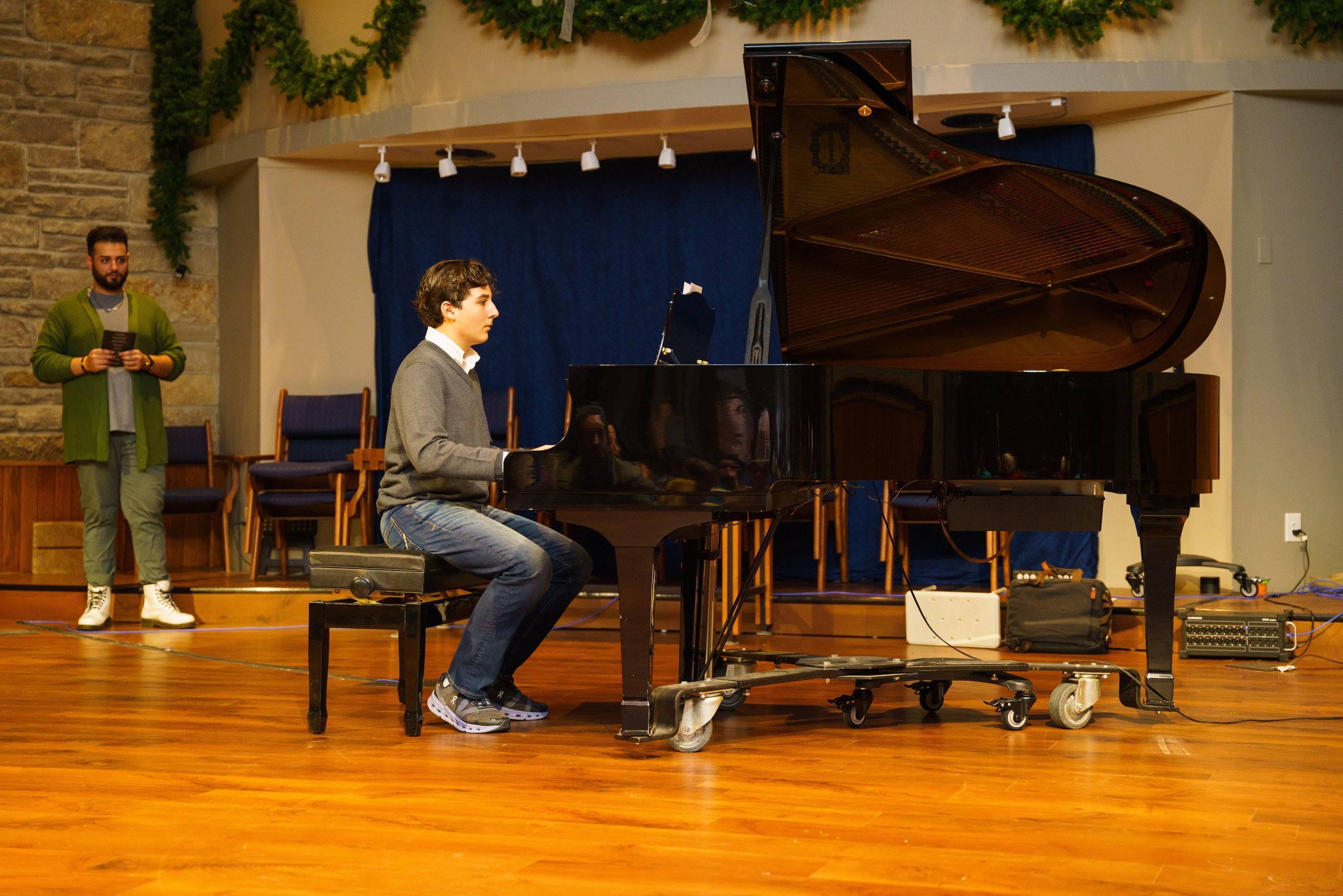 πΉ Captivating moment at Naji Studio's 2023 piano recital in Edina, Minnesota. Witness the musical brilliance of our talented student in action! ππΆ #NajiStudio #PianoRecital #EdinaMusic"