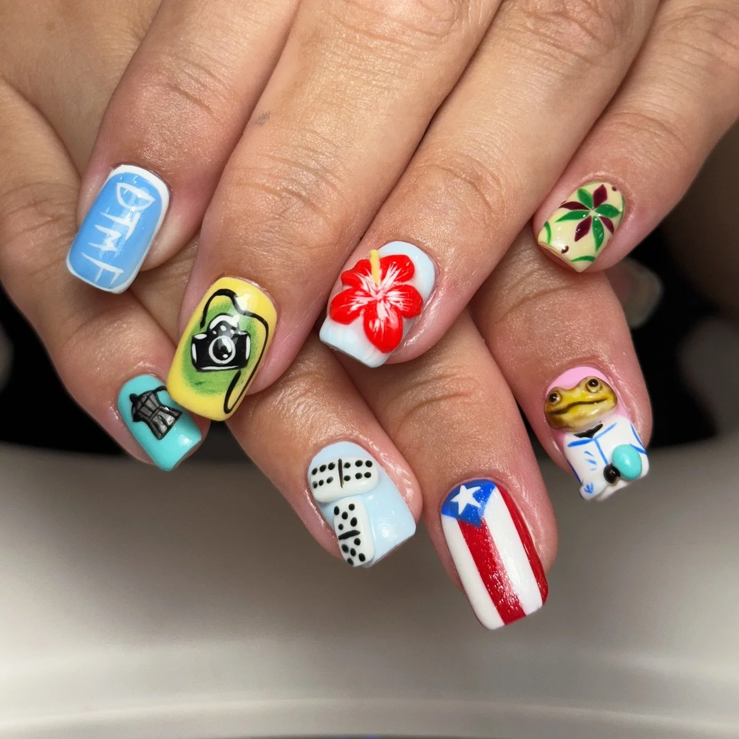 Bad Bunny inspired nails 🎶💅
Beautiful work by Helna ⭐️!! Just look at those details! 🤩
#Lvl6 #BadBunnyNails #badbunny #dtmf #badbunnypr