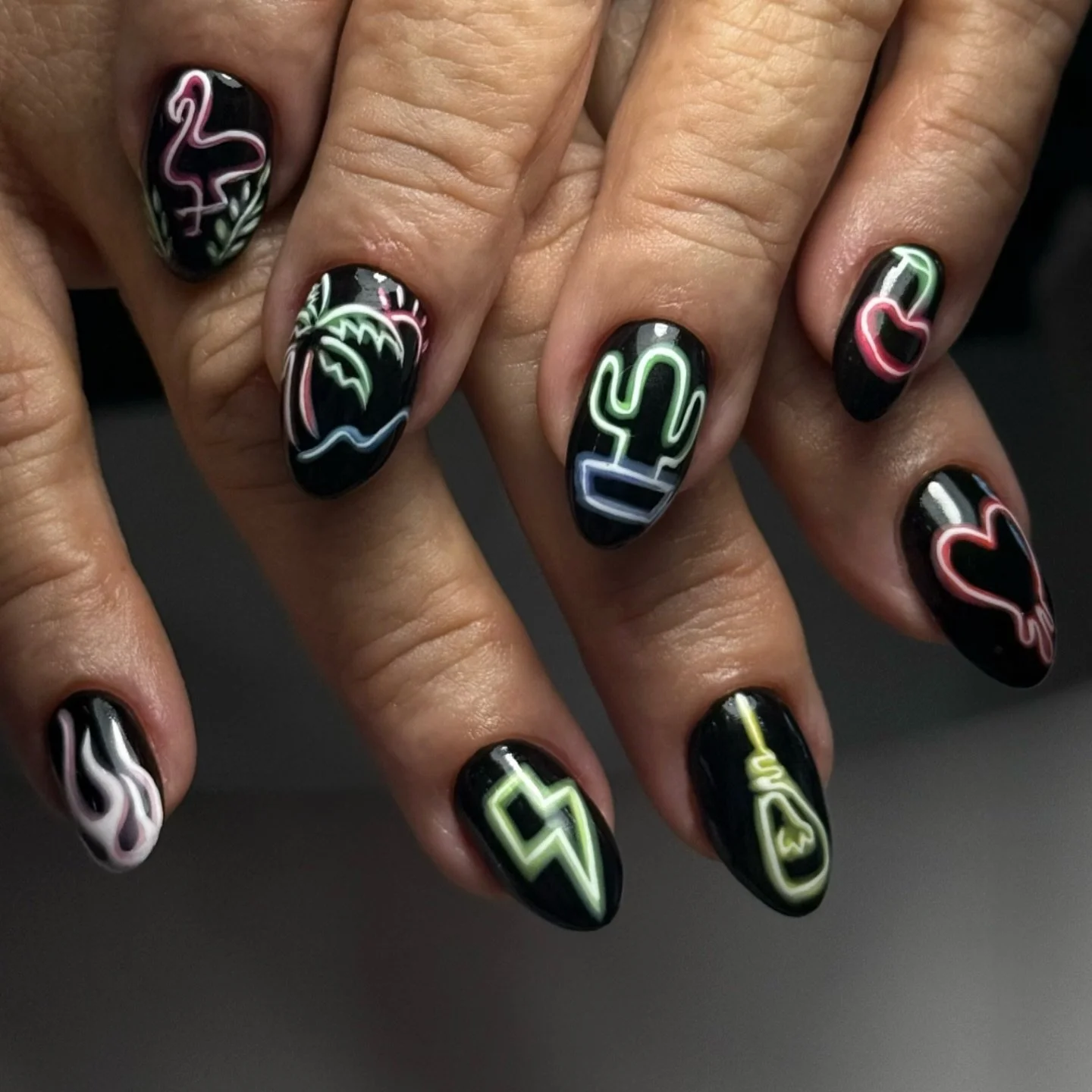 Neon sign nails 💅 🌃✨

By Rose, lvl4
