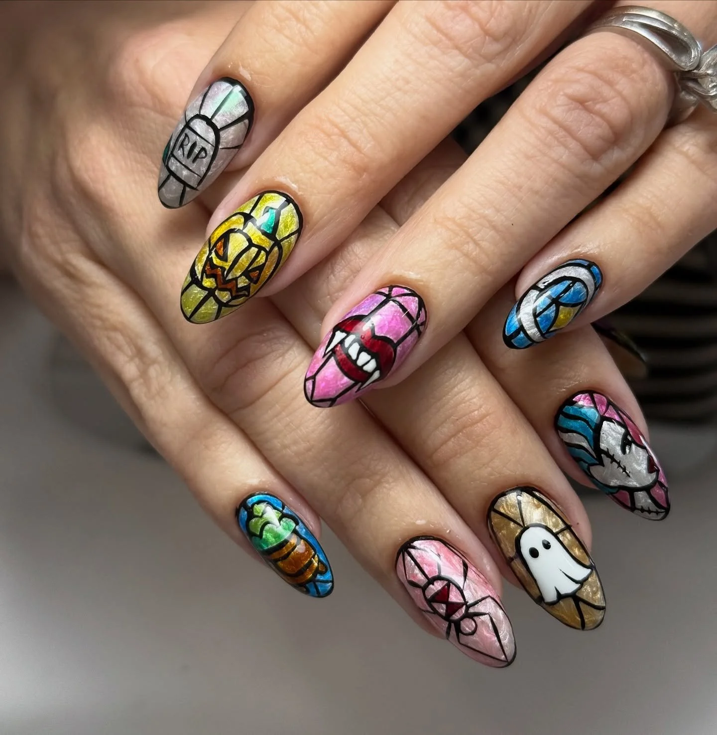 #stainedglassnails #spookyπͺπ»π€π
By Lana β¨
Inspo: @bees.knees.nails