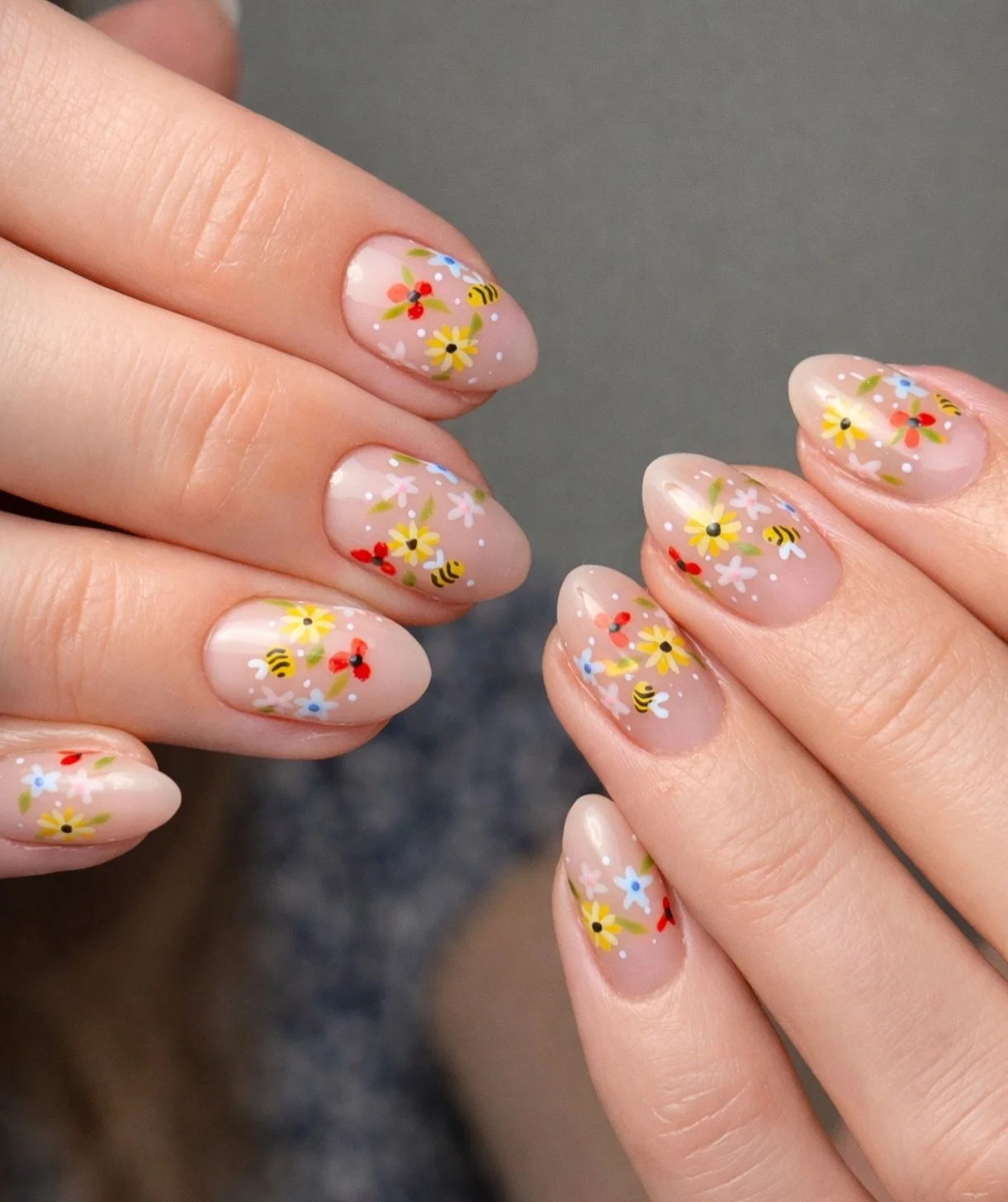 Spring garden on your fingertips 🌸🐝

By Joy 😍