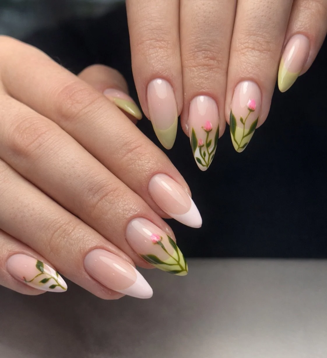 Soft florals💐, fresh French ✨
A touch of spring 🌷🌷

Beautiful work by Sara 💕