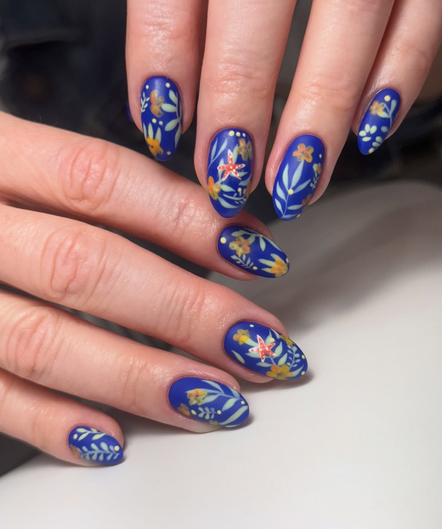 Soft florals on deep blue 💙 By Lisa ✨🌿