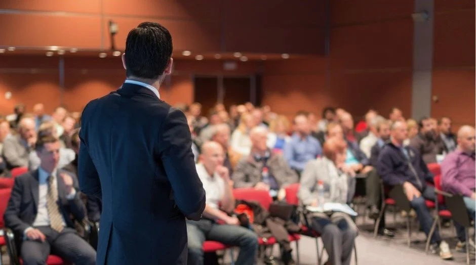 HOW STAYING IN THE RIGHT LANGUAGE ZONE CAN SAVE YOU FROM GIVING A DISASTROUS SPEECH