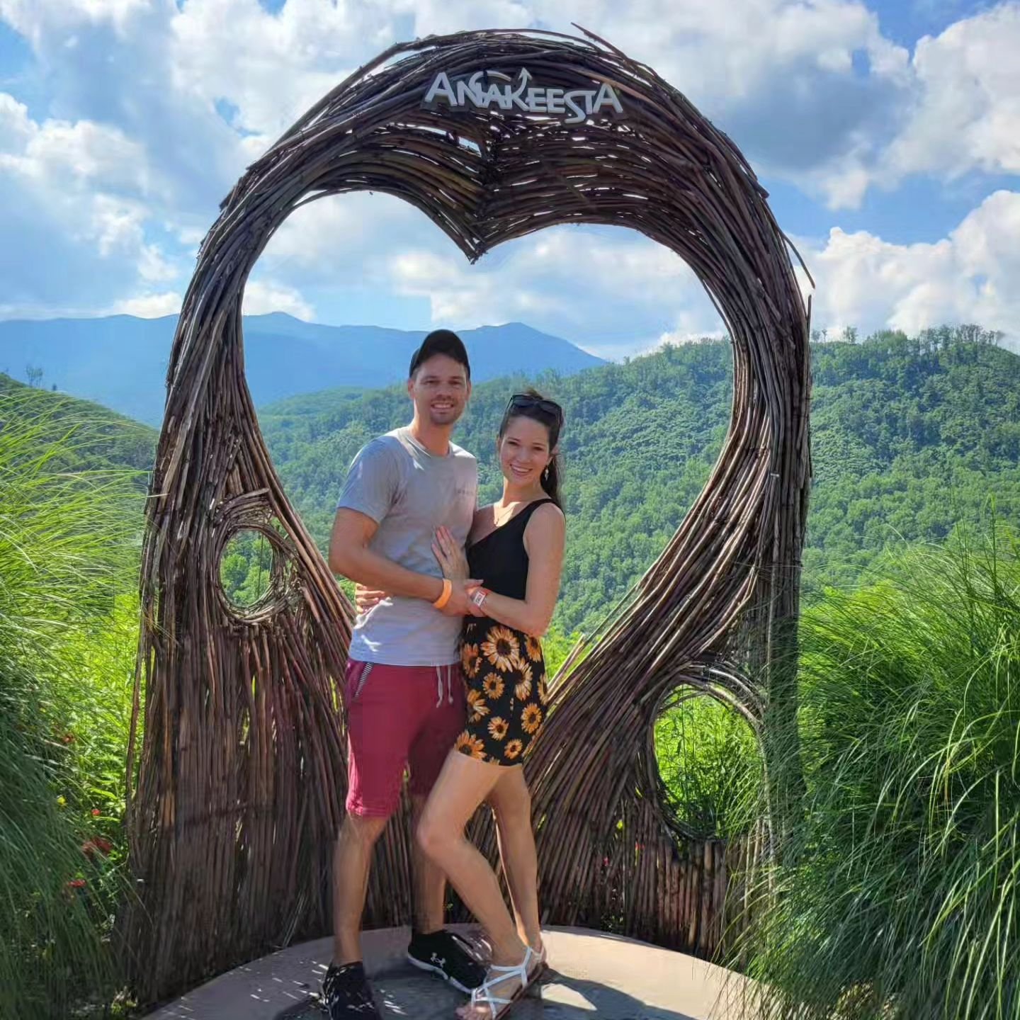 Hello Ugly Brew Followers! Did you miss us? We missed you! We've been away on vacation in the beautiful Smokey Mountains in Tennessee, getting some much needed rest and relaxation 😌. We are back now and looking forward to selling some root beer and 