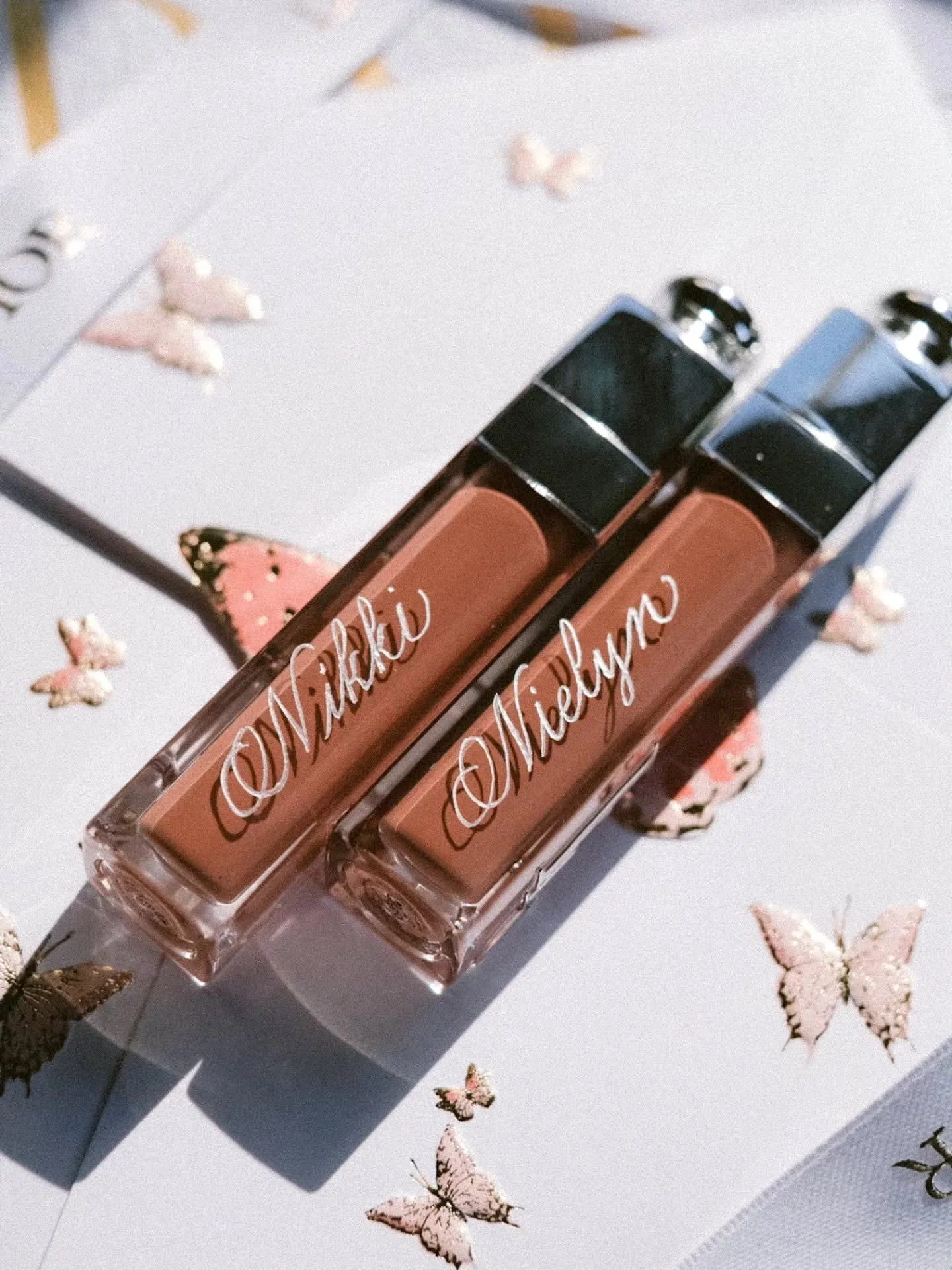 The look of delight.
The audible gasp.
The exclamation of joy.

Everything you want to see from your guests and clients.

Elevate your event with calligraphy for a most memorable gifting experience. 

In photo: hand engraved perfume bottles and cake 