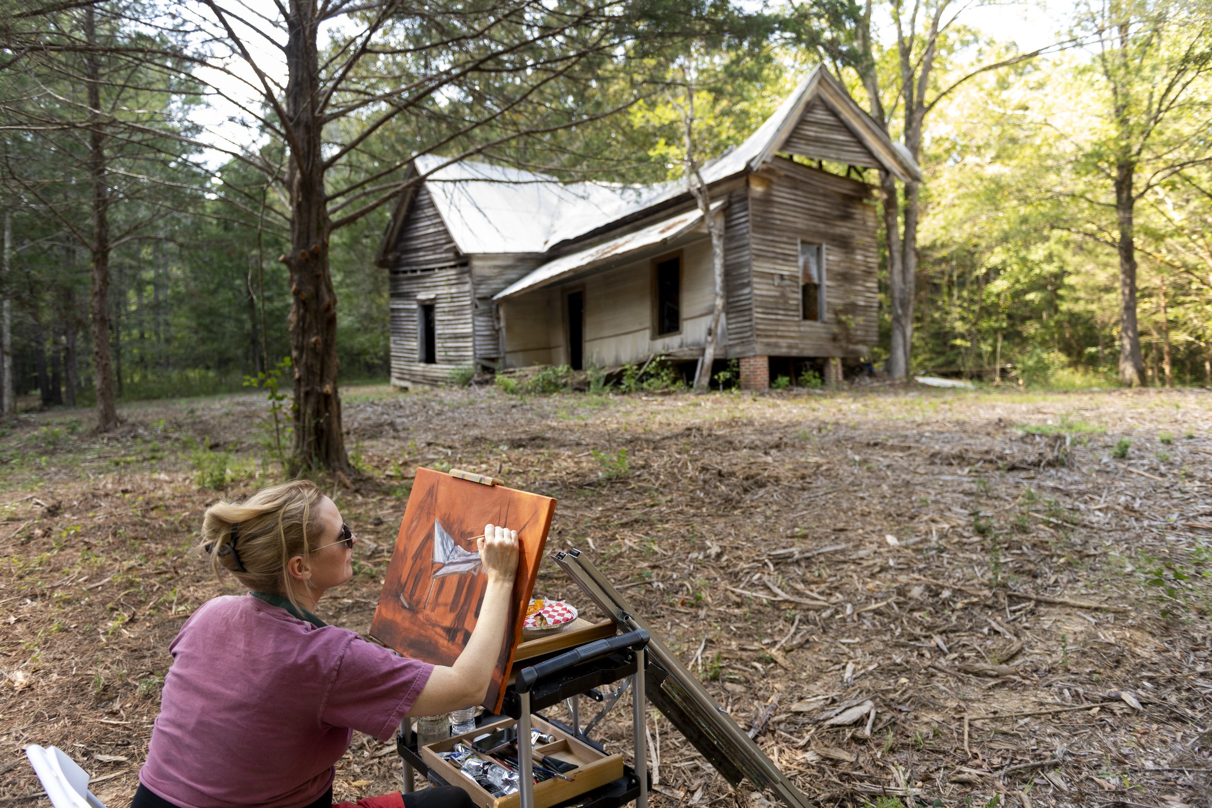  Nine Mississippi artists participate in Plein Air Painting Competition at Greenfield Farm on Sept. 17, 2023. Hannah McCormick, a graduate of the University of Mississippi who paints and teaches in Water Valley. Photo by Srijita Chattopadhyay/ Ole Mi