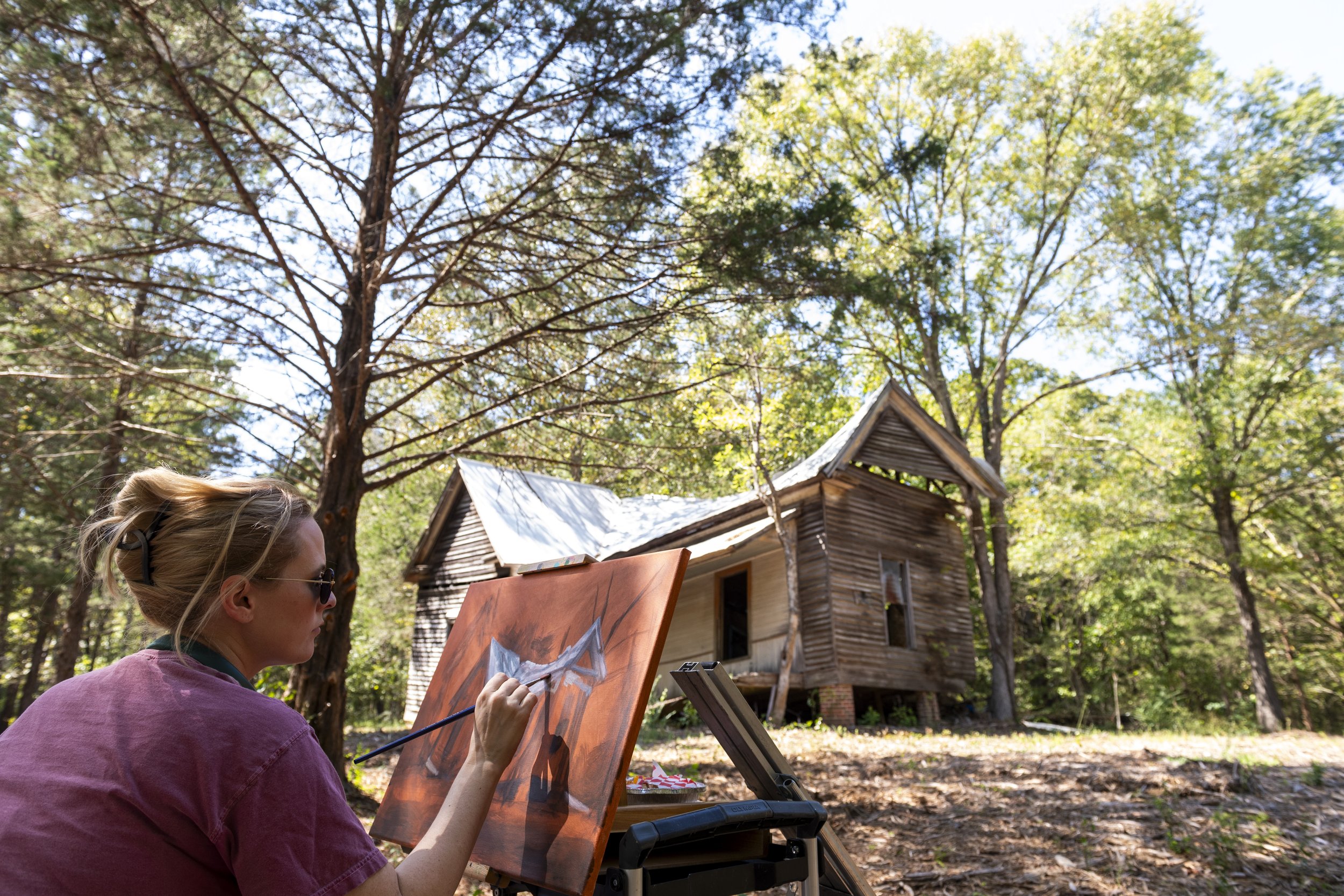  Nine Mississippi artists participate in Plein Air Painting Competition at Greenfield Farm on Sept. 17, 2023. Hannah McCormick, a graduate of the University of Mississippi who paints and teaches in Water Valley. Photo by Srijita Chattopadhyay/ Ole Mi