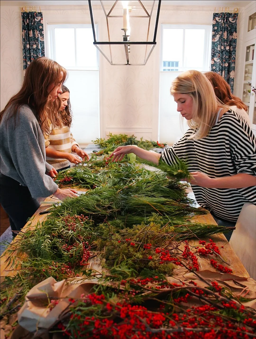 A sneak behind the scenes of our wreath workshops. It&rsquo;s truly such a joy to teach others this special holiday tradition 🎄&hearts;️