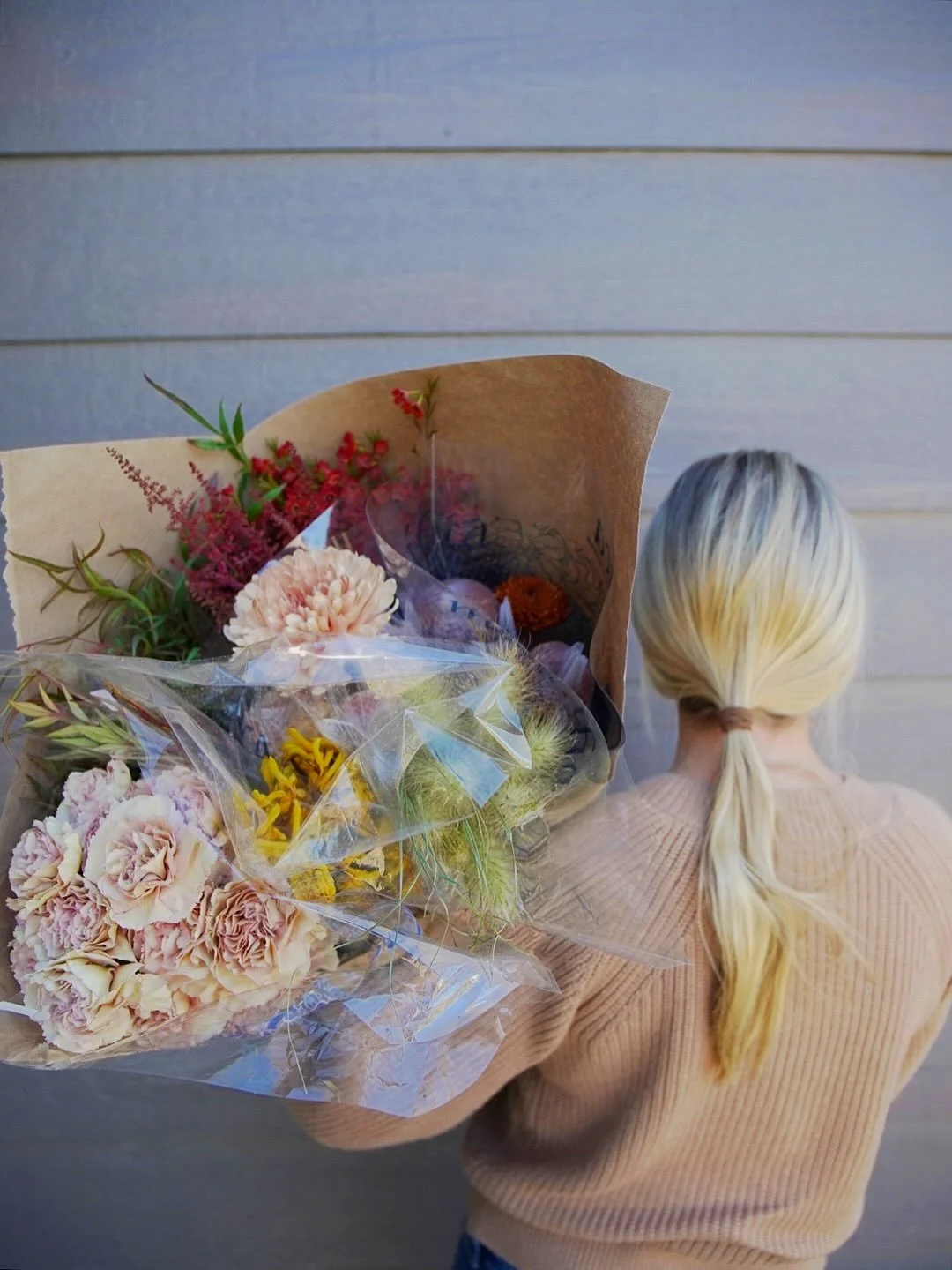 a beautiful fall flower haul this morning.

#floraldesign #flowersofinstagram #flowers #fall #thanksgivingdecor