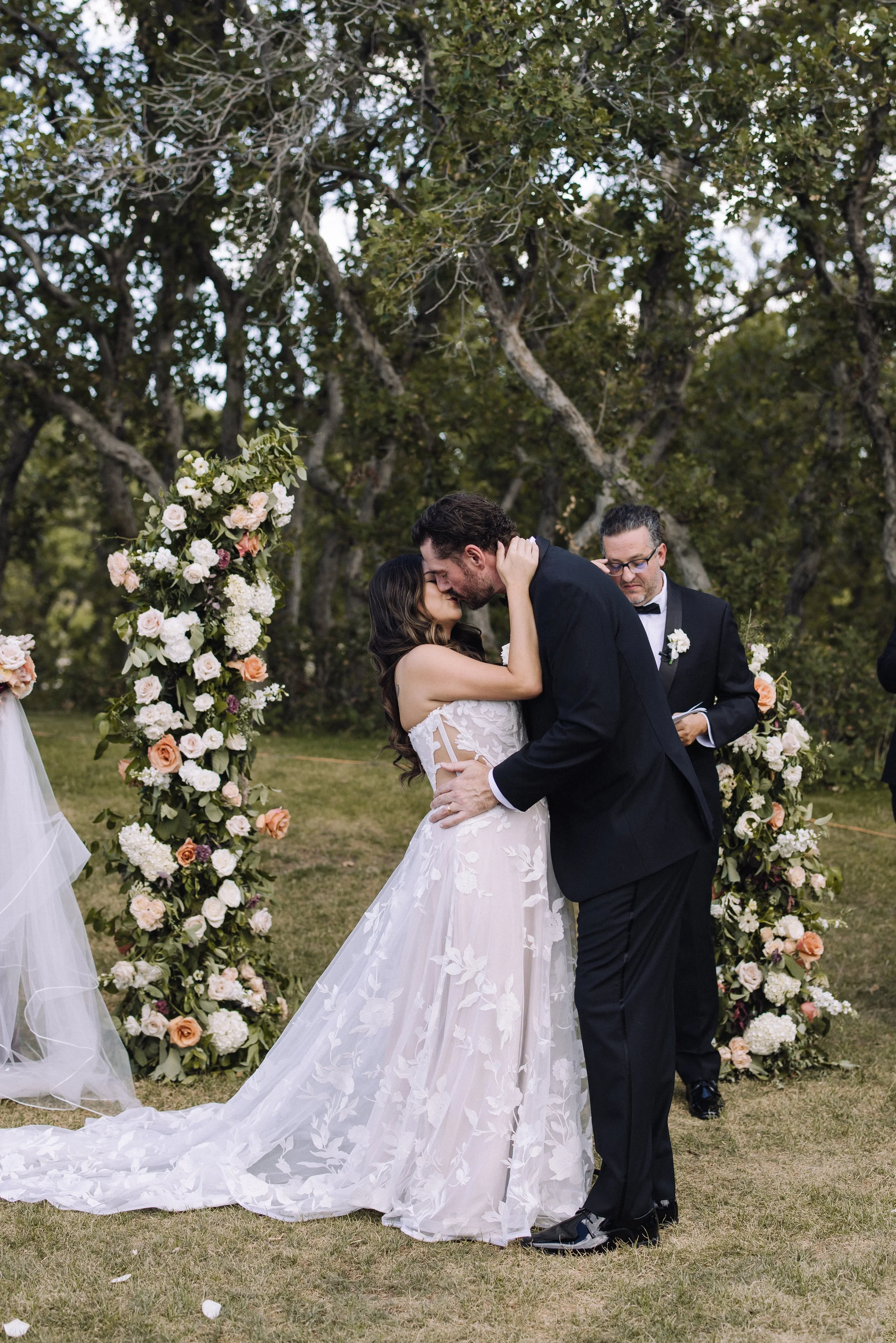 Stunning Colorado mountain wedding at The Oaks in Castle Rock featuring modern rustic reception decor, bridal portraits, and scenic outdoor backdrops.