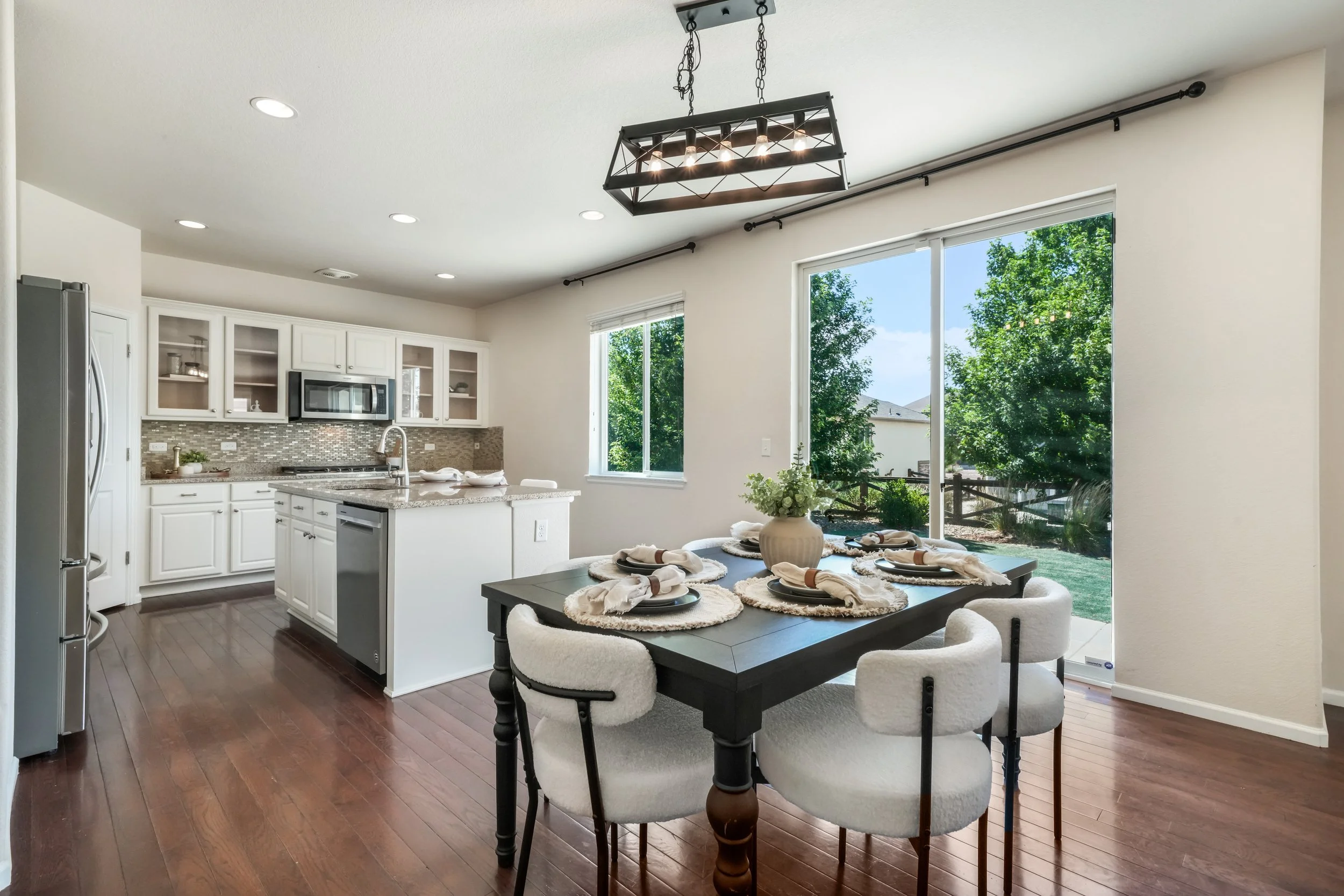 Dining & Kitchen