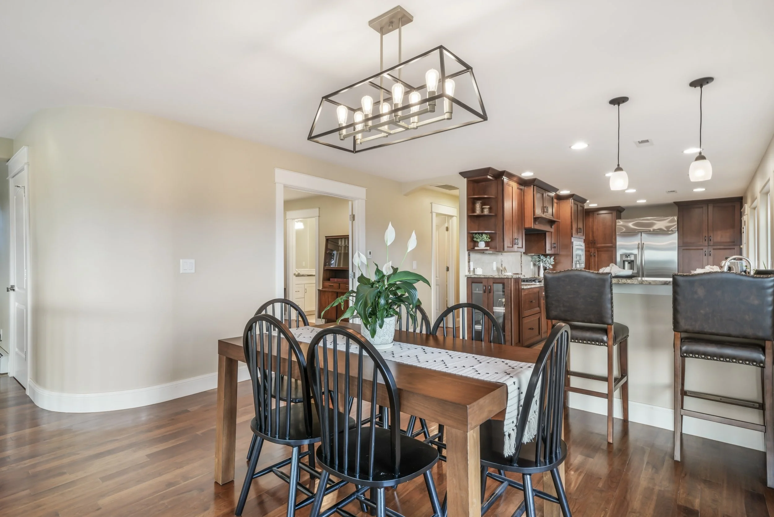 Dining & Kitchen