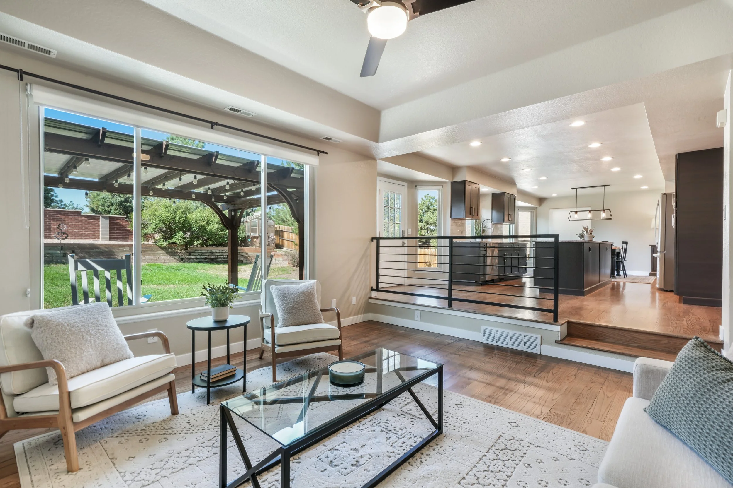 Living Room & Kitchen 