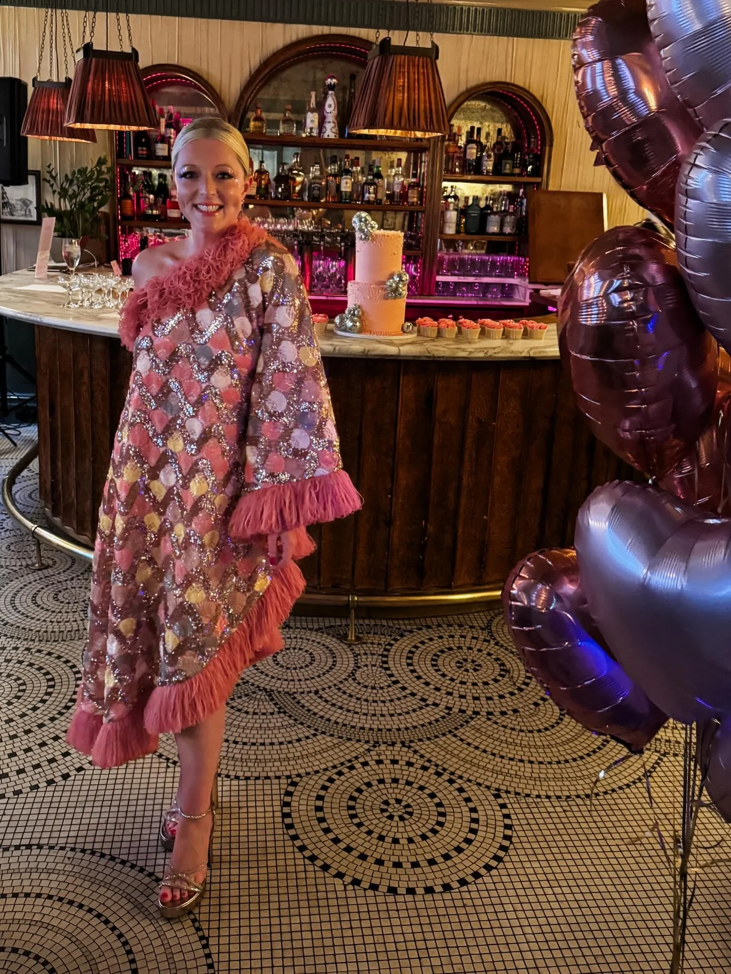 40 ain't too shabby! Celebrations with my bestest - this is true wellness ❤️ 

Champagne, @amysbakehouse cake, disco dancing, the best voices @tashara.sings @sleeke_entertainment , all my favourite people, Sunday @lemonia_primrose_hill , @celiabdesig