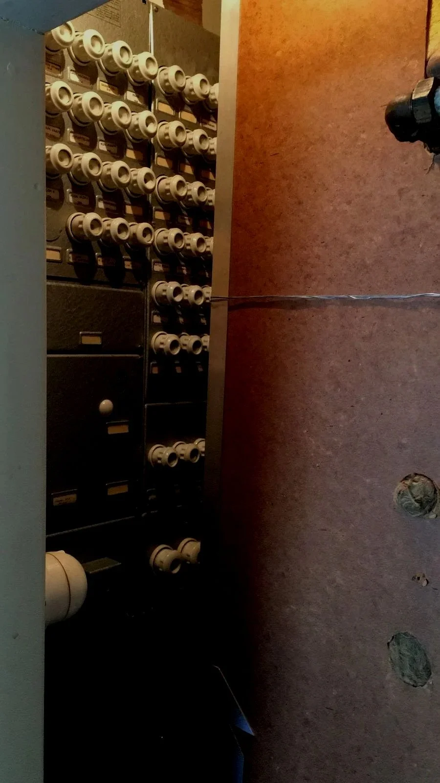 Sähkökeskus sähkökeskuksen vaihto