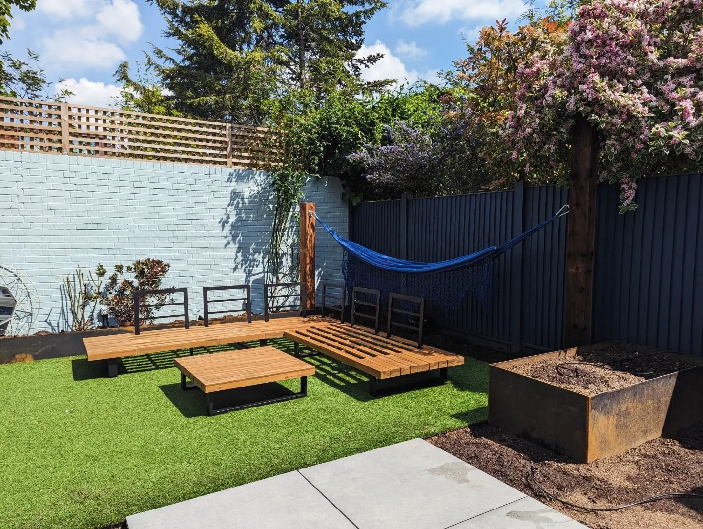 What a lovely project to work on!! Porcelain, corten steel, colour changes, studio base installation, hammock, the works. A big shout out to @vicsantini_gardendesign, great collaboration, just waiting for the planting and arrival of studio, and it wi