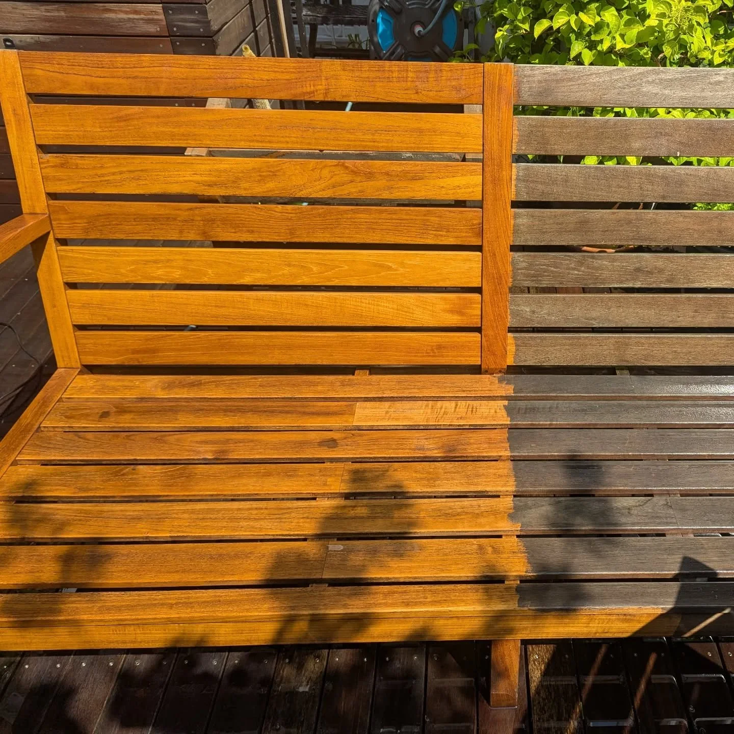 Think your outdoor furniture looks clean?? Think again. The difference between a clean piece of furniture compared to a weathered one. Always satisfying seeing the difference!! #gardening #gardenmaintenance #gardeninglife #gardens #northlondon #hardw