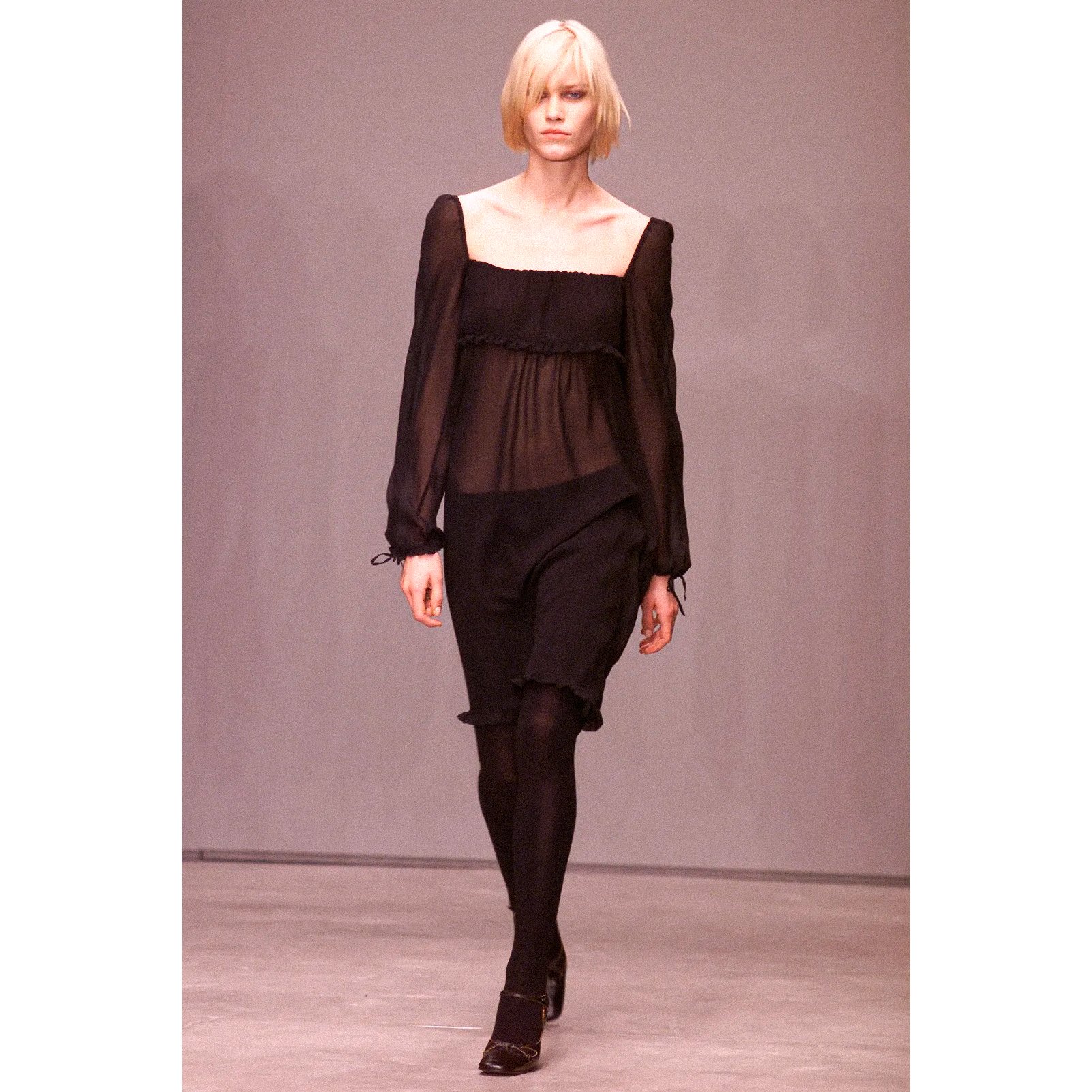 miu-miu-fall-2001-ready-to-wear-00030-delfine-bafort.jpg