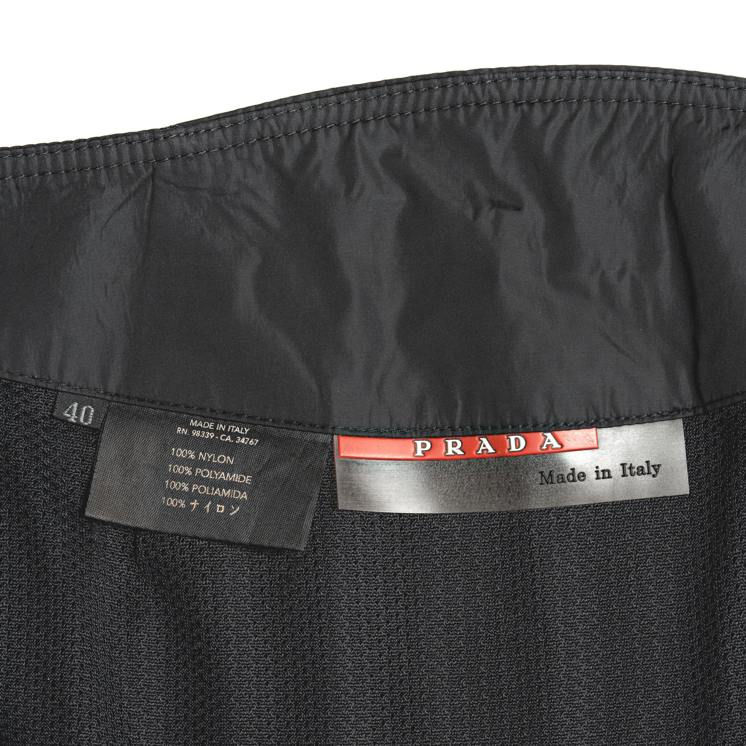 Falda prada nylon negra-etiqueta.jpg