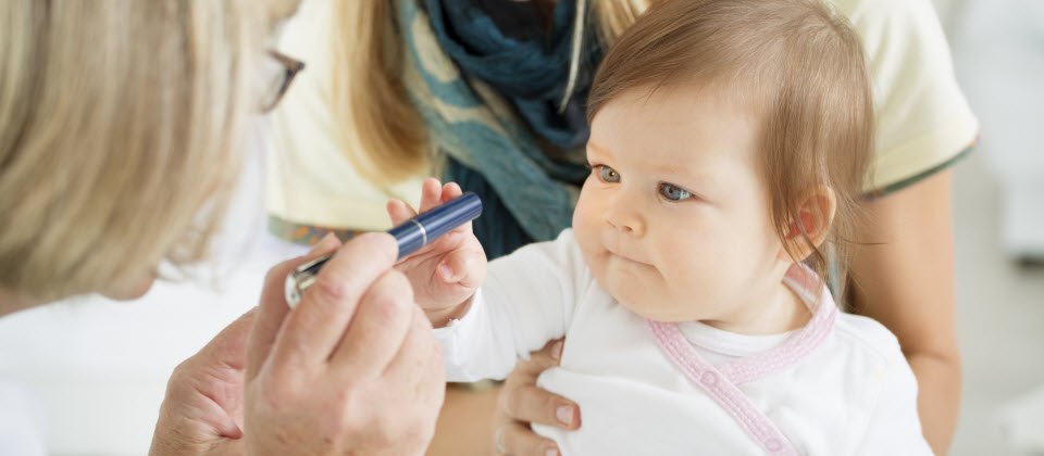 Les Signes courants de problèmes de vision chez les enfants : ce que les parents devraient savoir