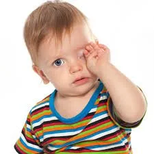 Allergies oculaires chez l’enfant : symptômes, causes et solutions