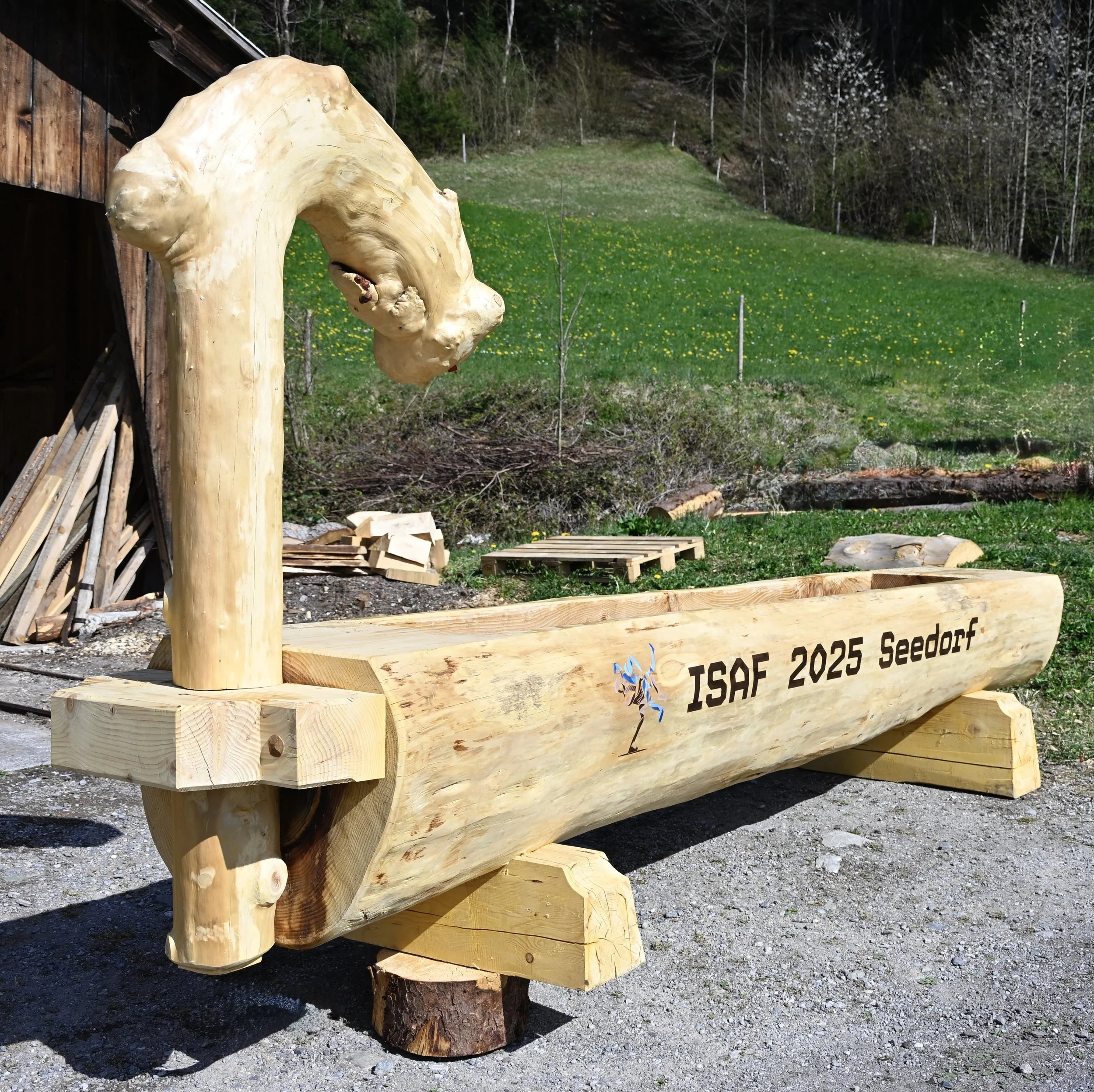 Von der Tanne im Bergwald zum ISAF 2025-Brunnen