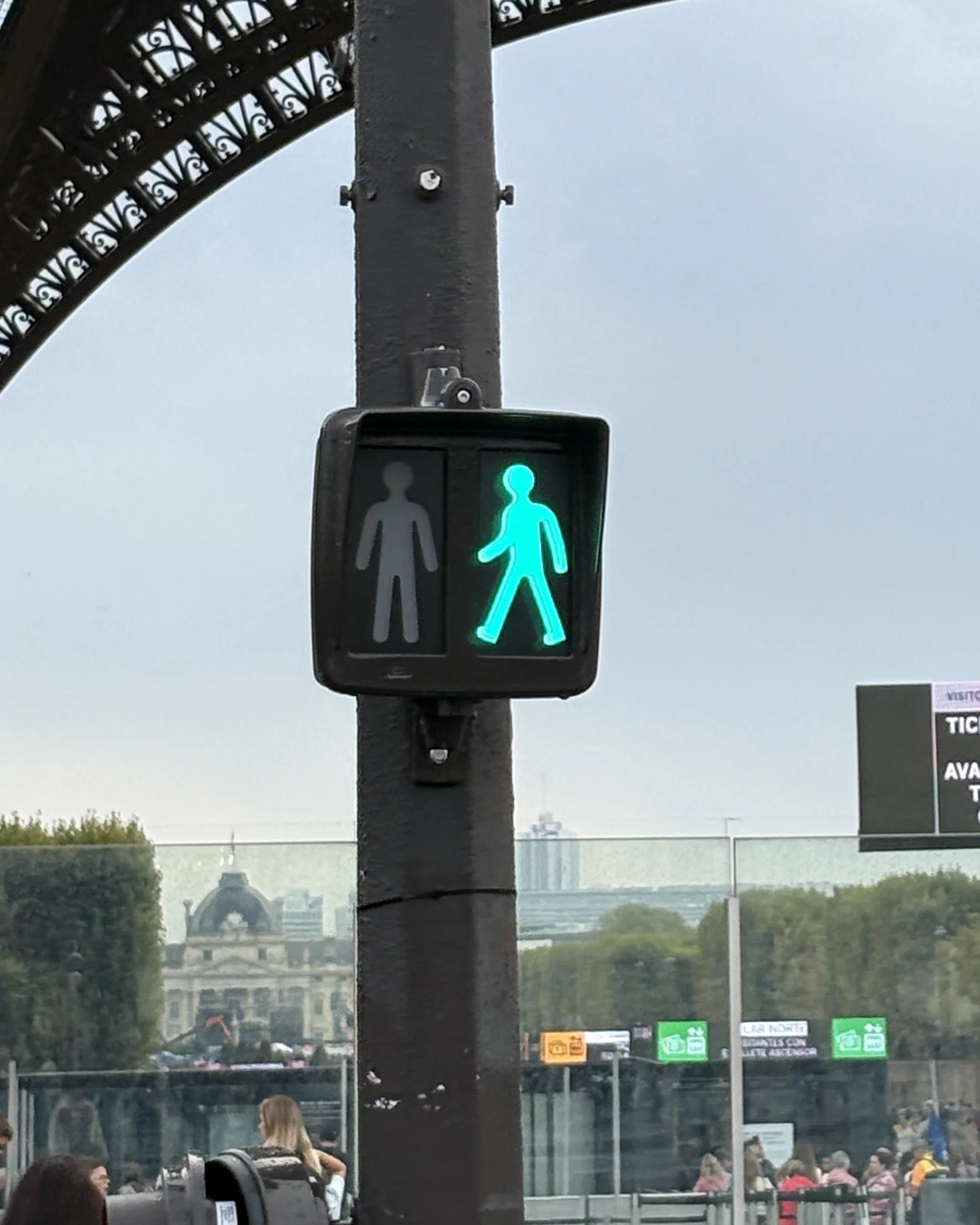 green Ampelmann Paris