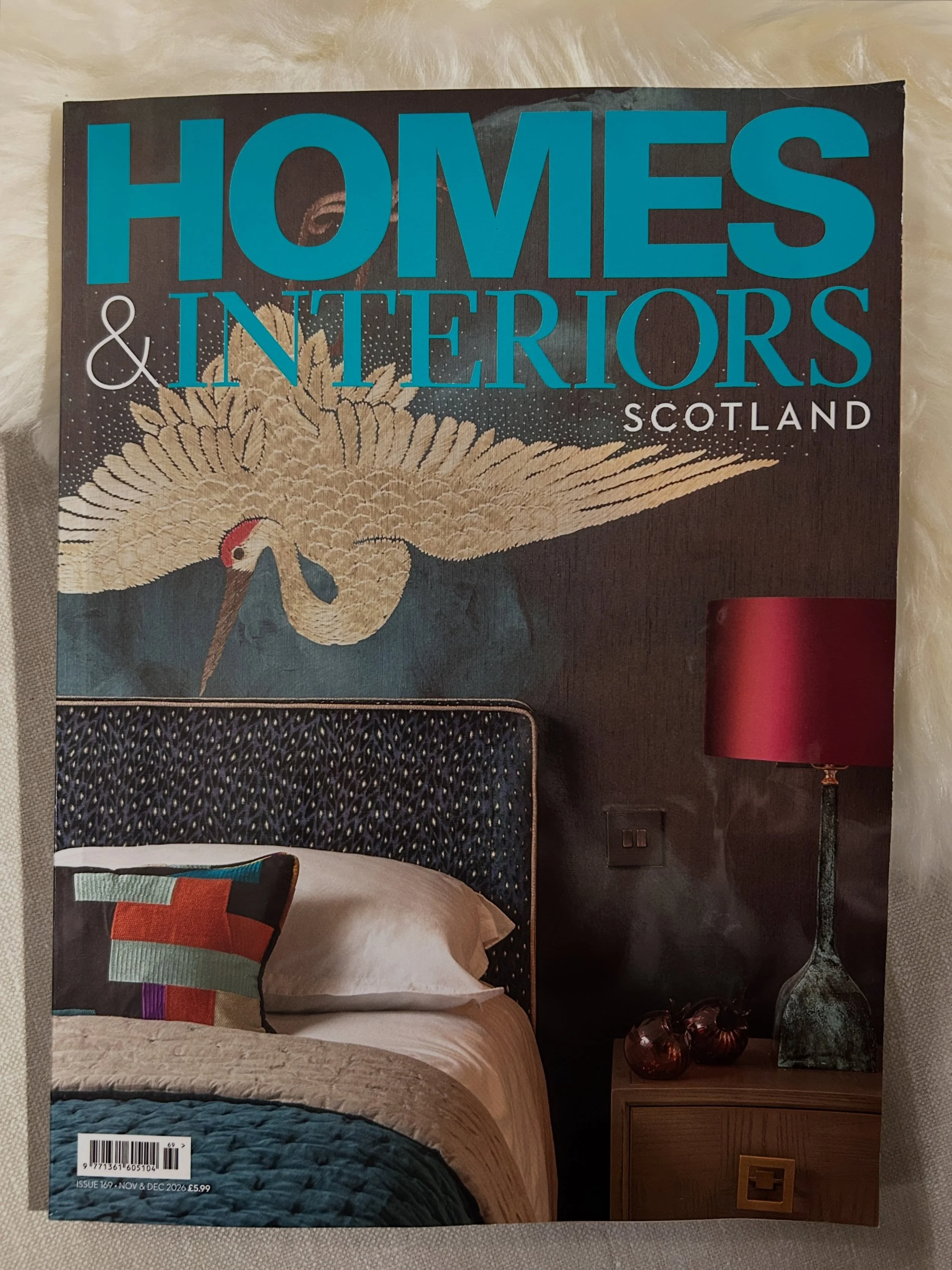 The perfect day for an excuse to stay in and read the new @homesandinteriorsmag