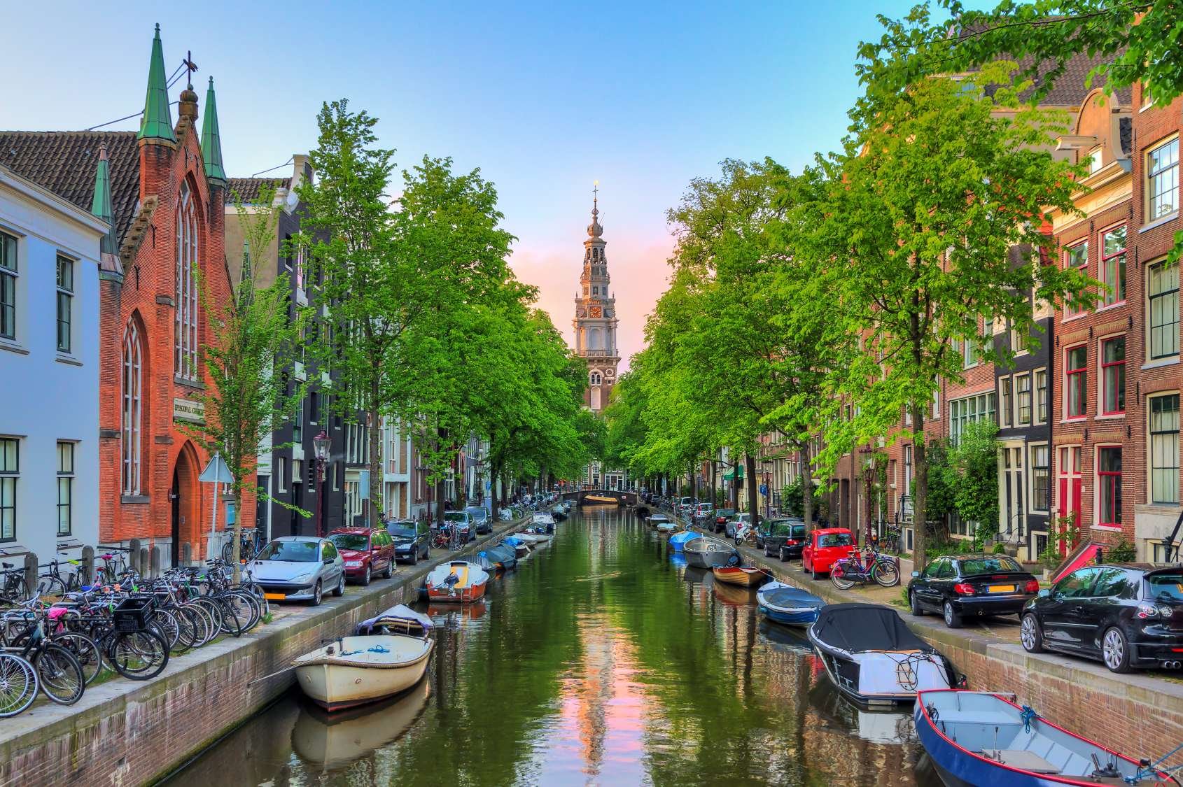 Popular destinations for college group travel from the UK