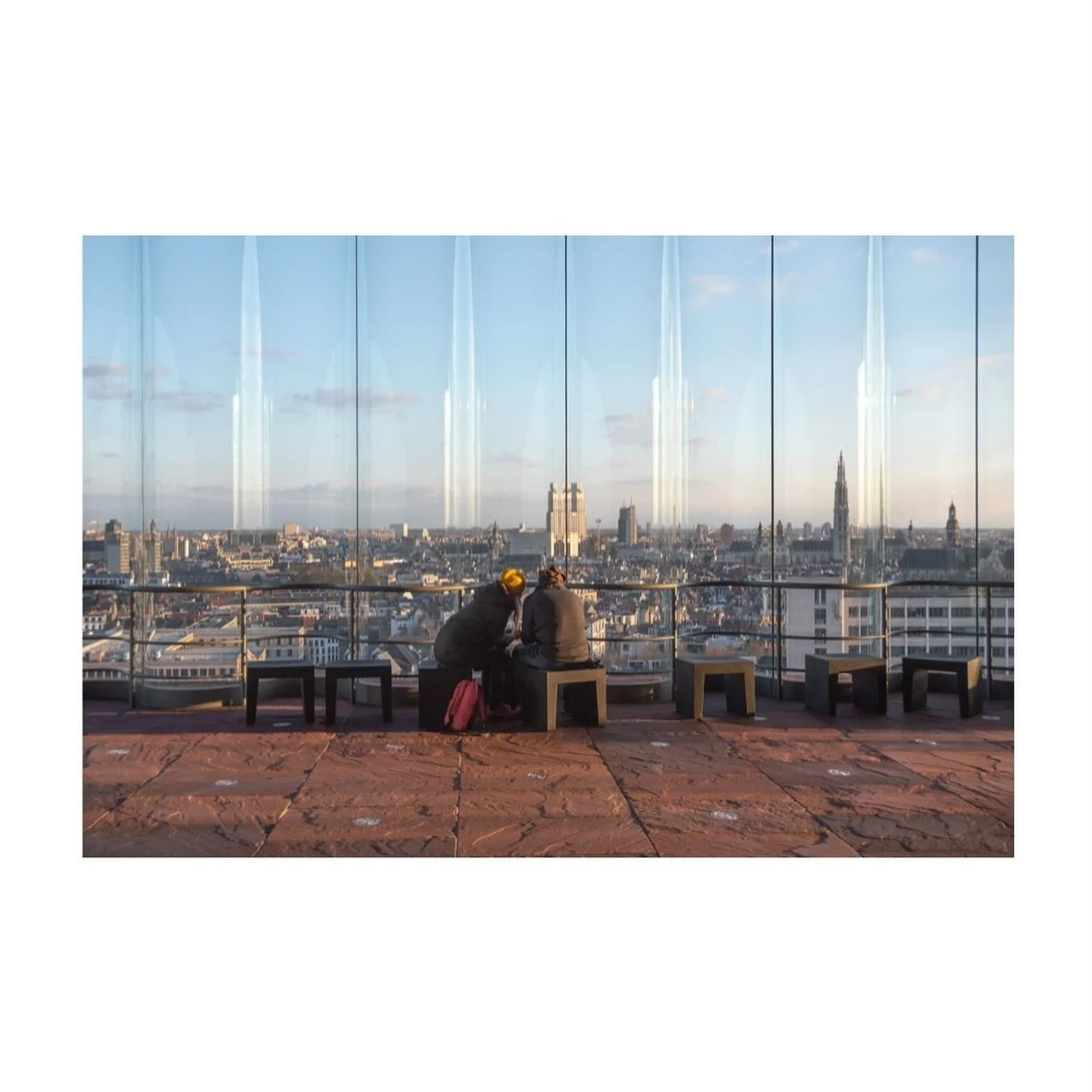 The MAS: Blending with the landscape from within.

The panoramic views found on every level, allow the visitors to contemplate and create their own perception of the city. At the same time, as a viewer, this provokes a sensation of the human scale be