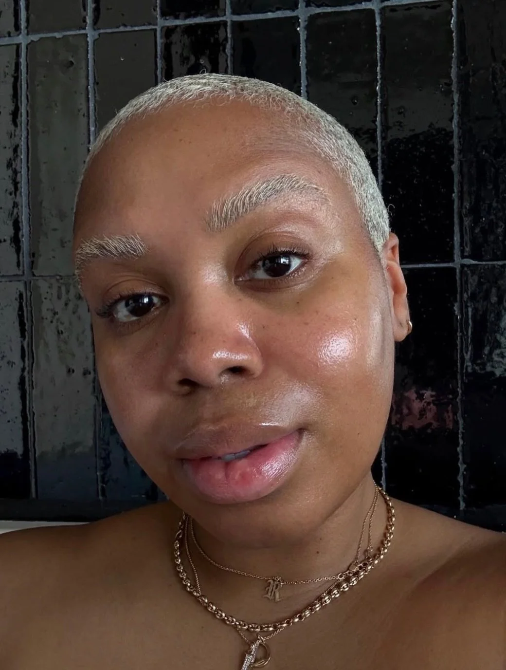 SKIN DECODED 001: Lakeisha Dale
__
We spoke to beauty expert and esthetician @keeshology on all things skin, longevity and her routine. Find out how she keeps her skin balanced from facial massages to product recs. #linkinbio for FULL READ. #nomagicj
