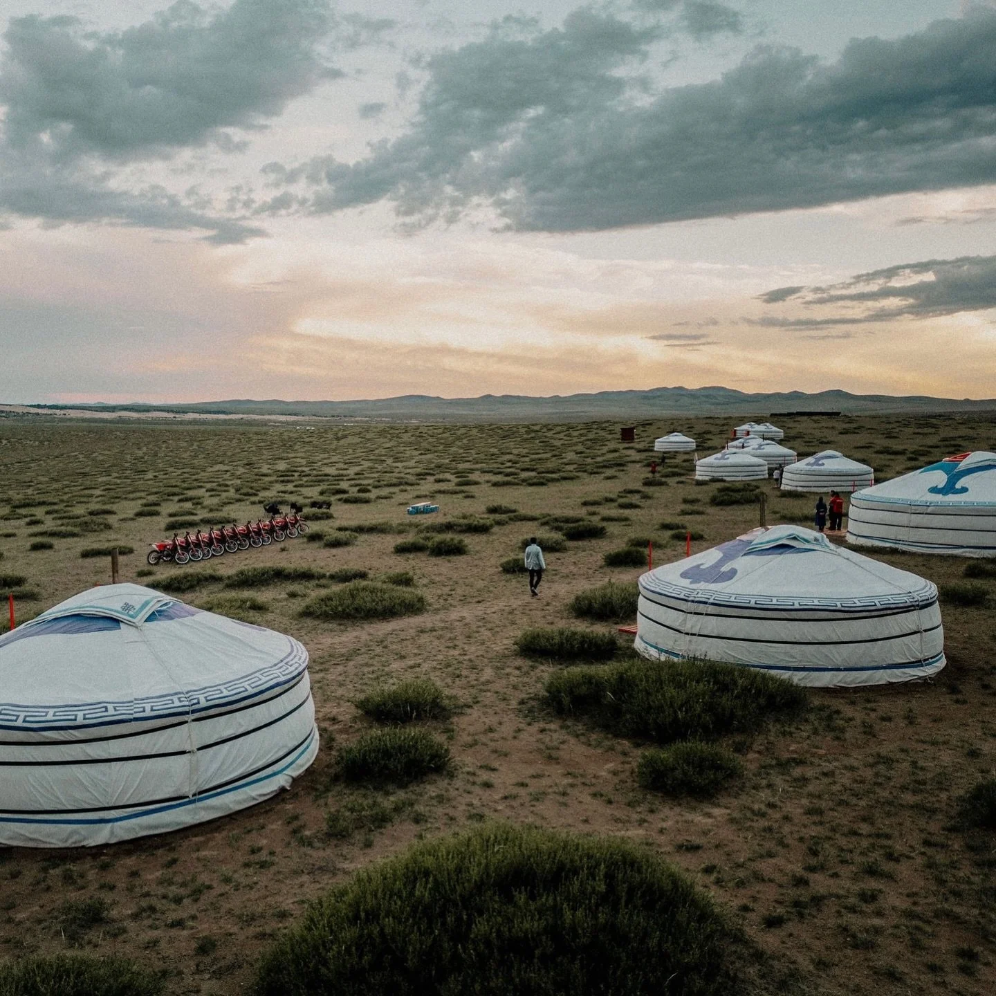 Arriving at magical @huskylodge_mongolia - a private ger camp created by us solely for our riders. 🇲🇳
