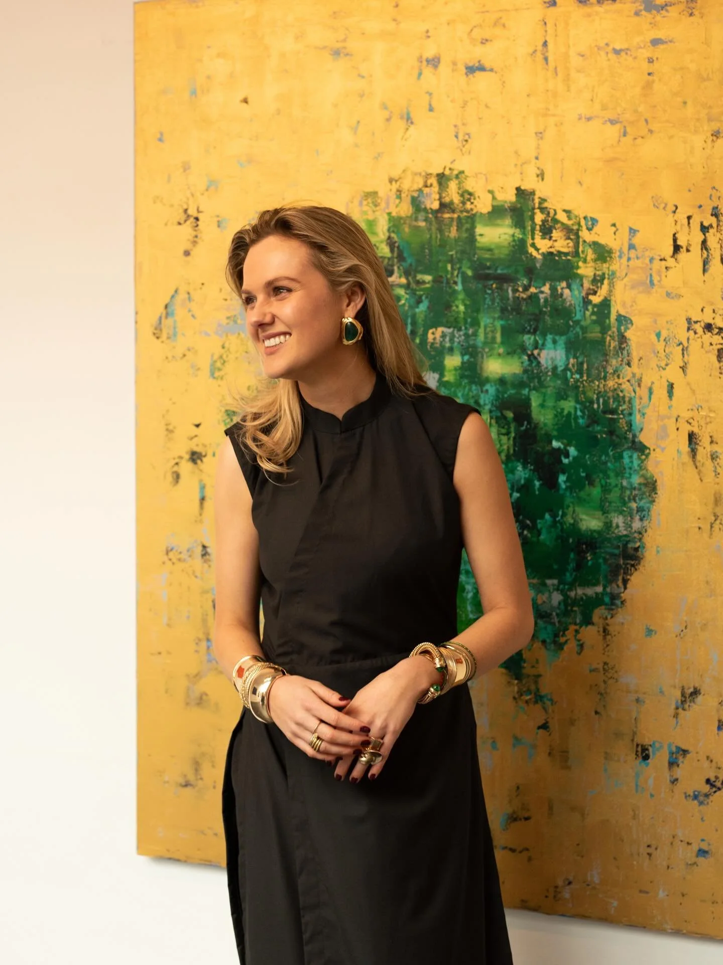 One of my absolute favourite works ever. The gold, the green, the details, the deep blue.

I was deeply inspired during my trip to India and tried to reflect all of these colours in this piece.

Hard to let go, but happy to deliver this work to the p