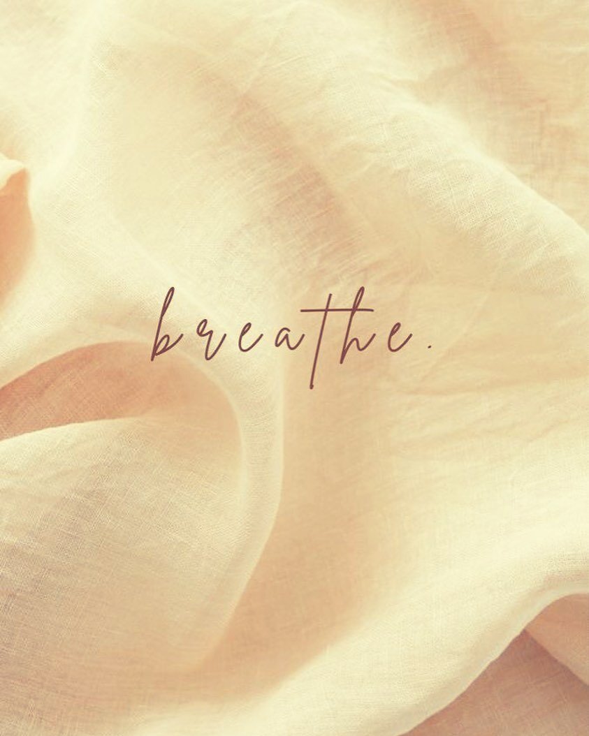 Au rythme de ma respiration, je me connecte &agrave; mon &ecirc;tre le plus profond. ✨

Je respire la positivit&eacute; et j'exhale les soucis et le stress.✨

Chaque inspiration me nourrit de force et de vitalit&eacute;.✨

Ma respiration est une sour