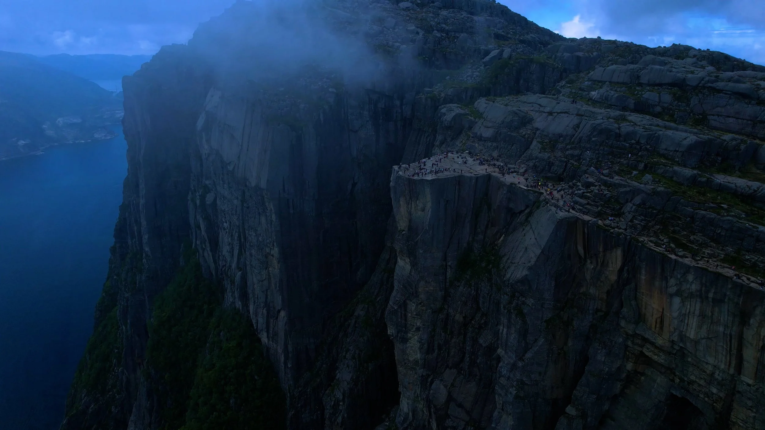 Sequence 01.00_05_15_13.Still017.jpg