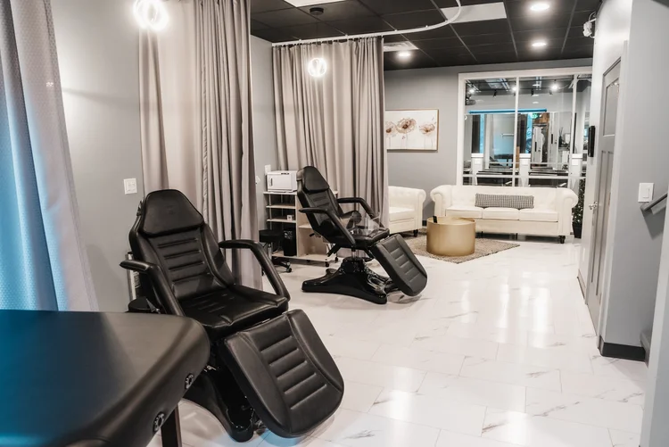 Upscale Cosmetology & Esthetician School, Grand Blanc, MI Austin