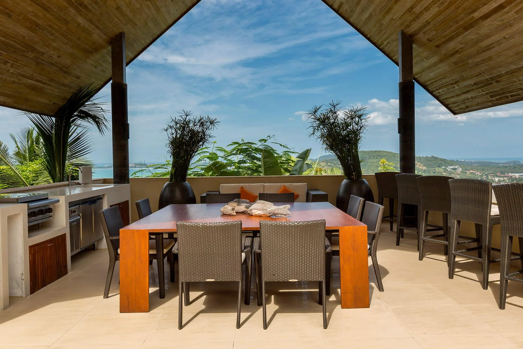 PuranaResidence_07_OutdoorDining.jpg