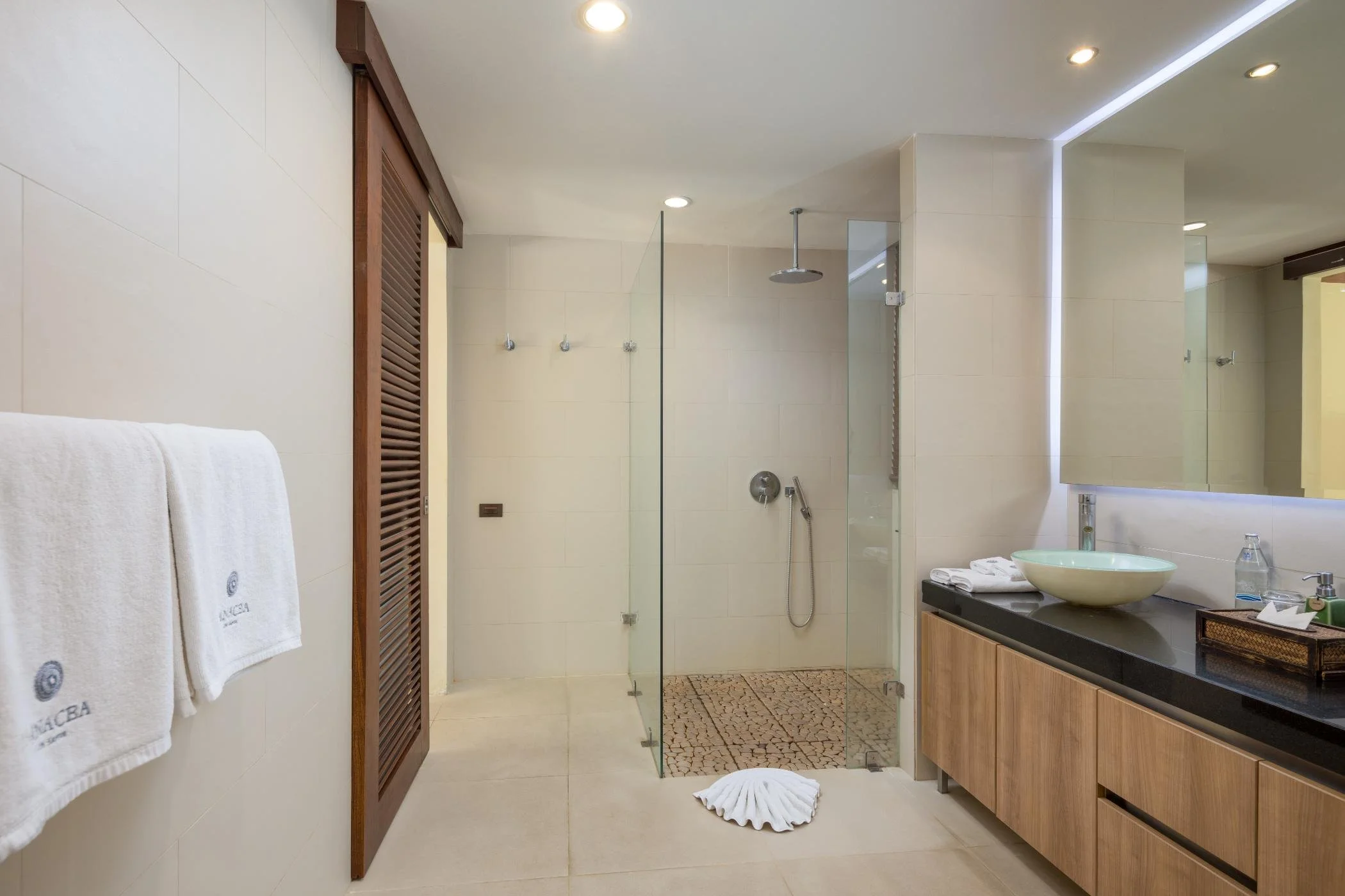 PuranaResidence_21_Bathroom4.jpg