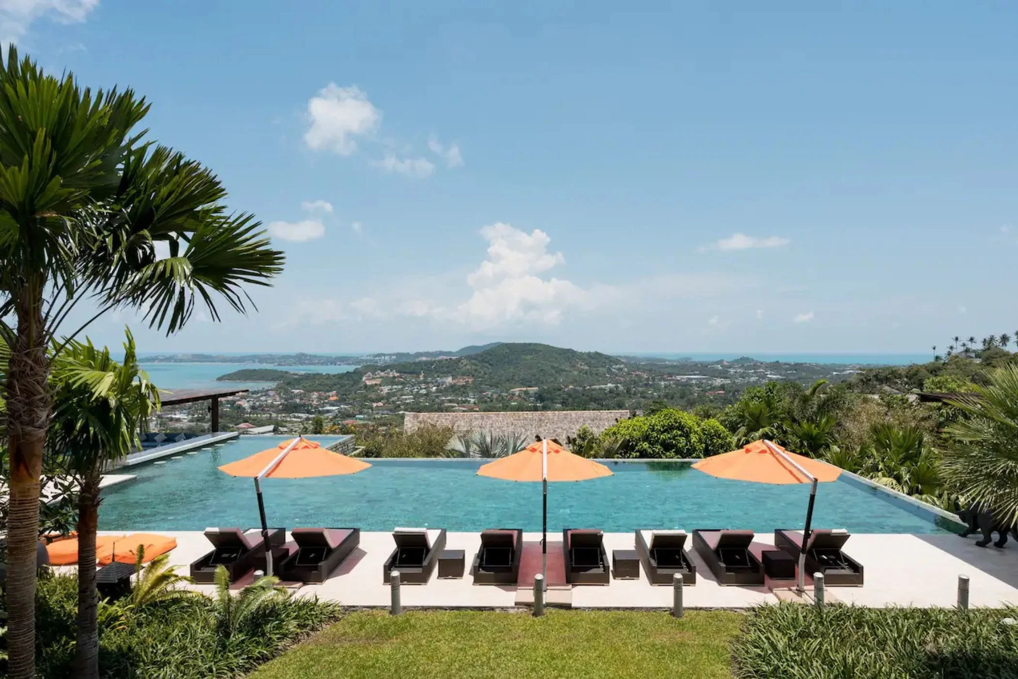 PraanaResidence_02_PoolView.jpg