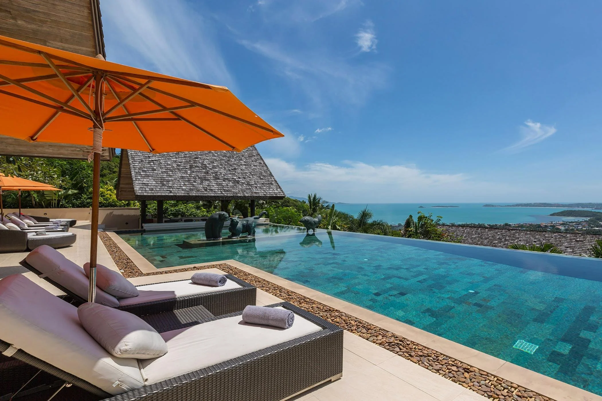 PuranaResidence_02_PoolView.jpg