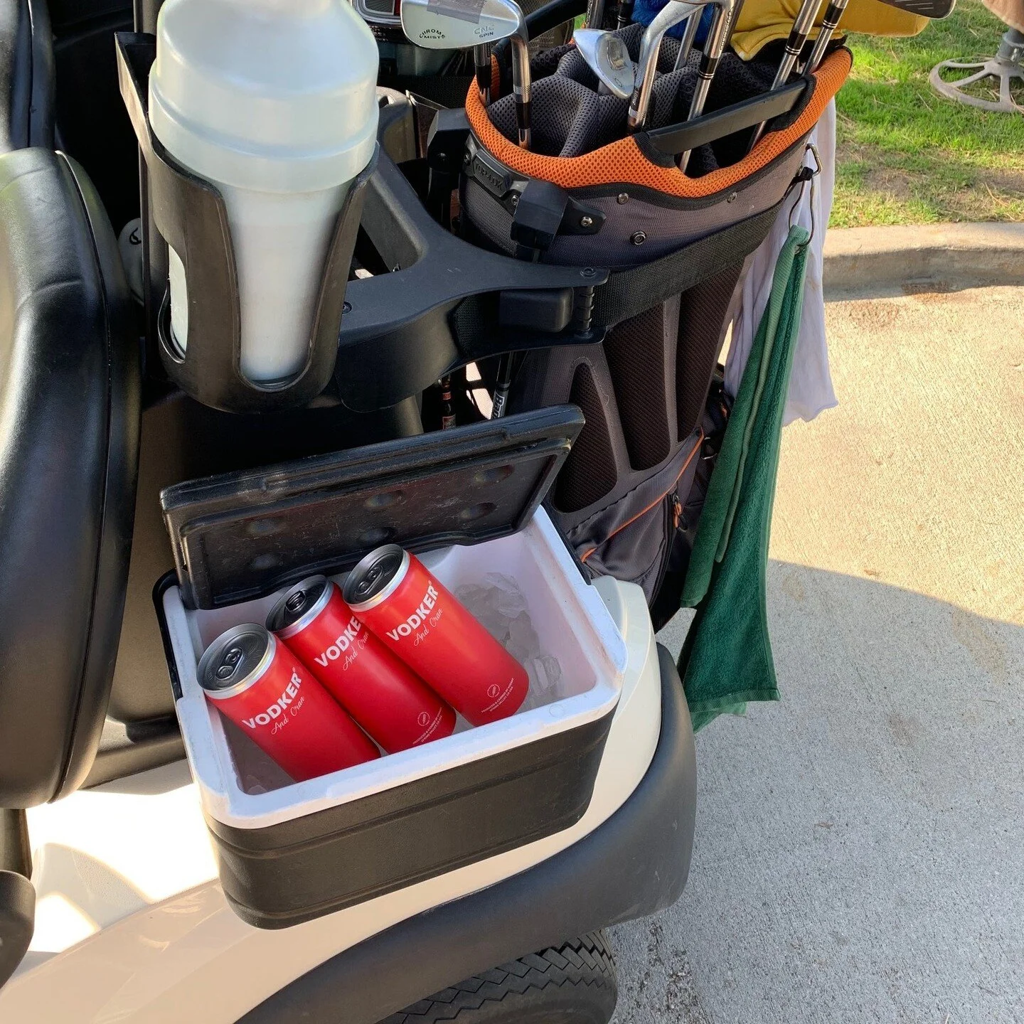 Make VODKER cocktails part of your foursome today! All natural, Gluten Free, 10%ABV premium 6x distilled spirits, and always give you the Country Club Pour! Two of our flavors are SUGAR FREE. Available now at select retail locations including:
Countr