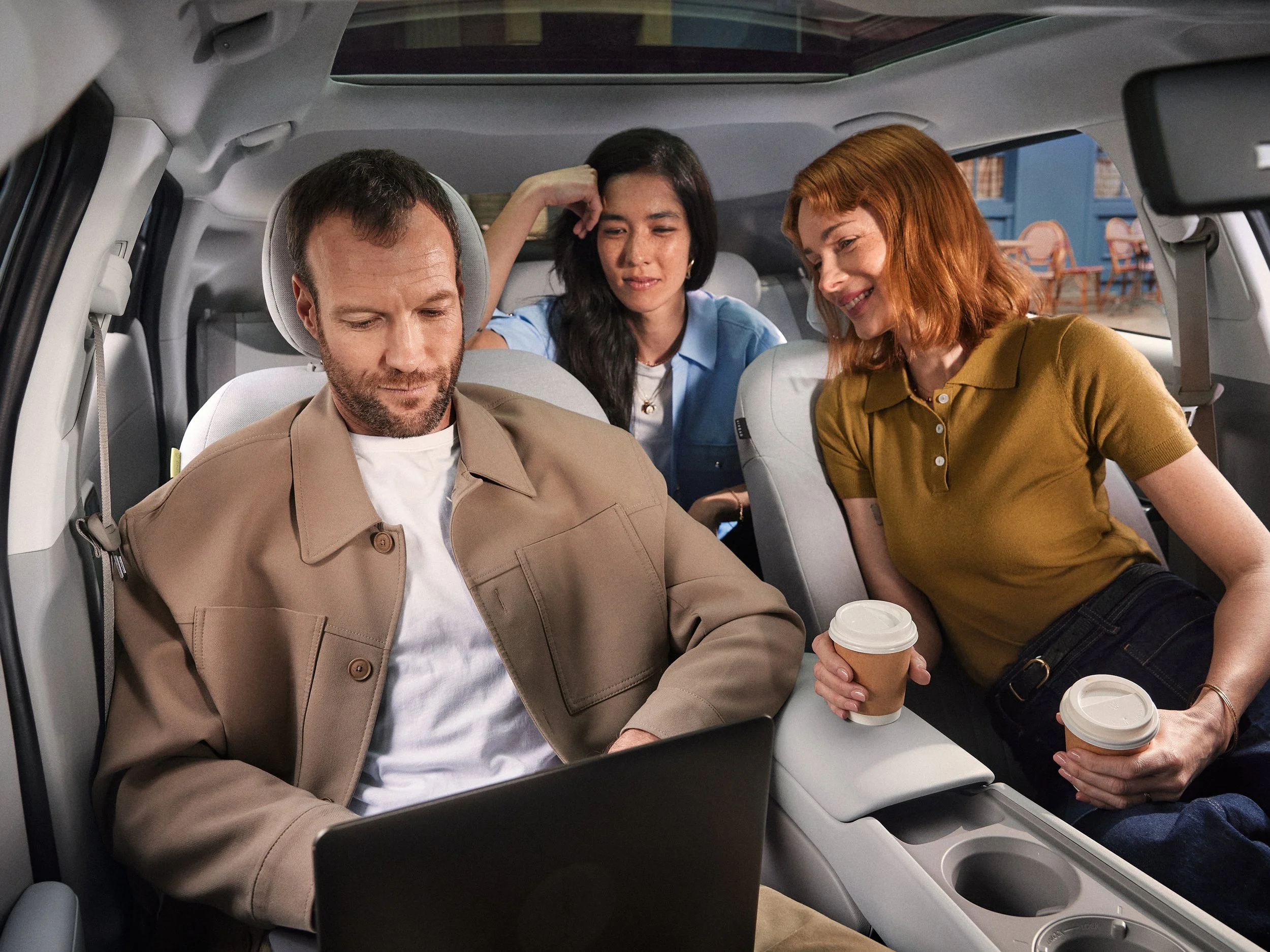 M43_INTERIOR_FLEXIBLE_SPACE_sRGB.jpg