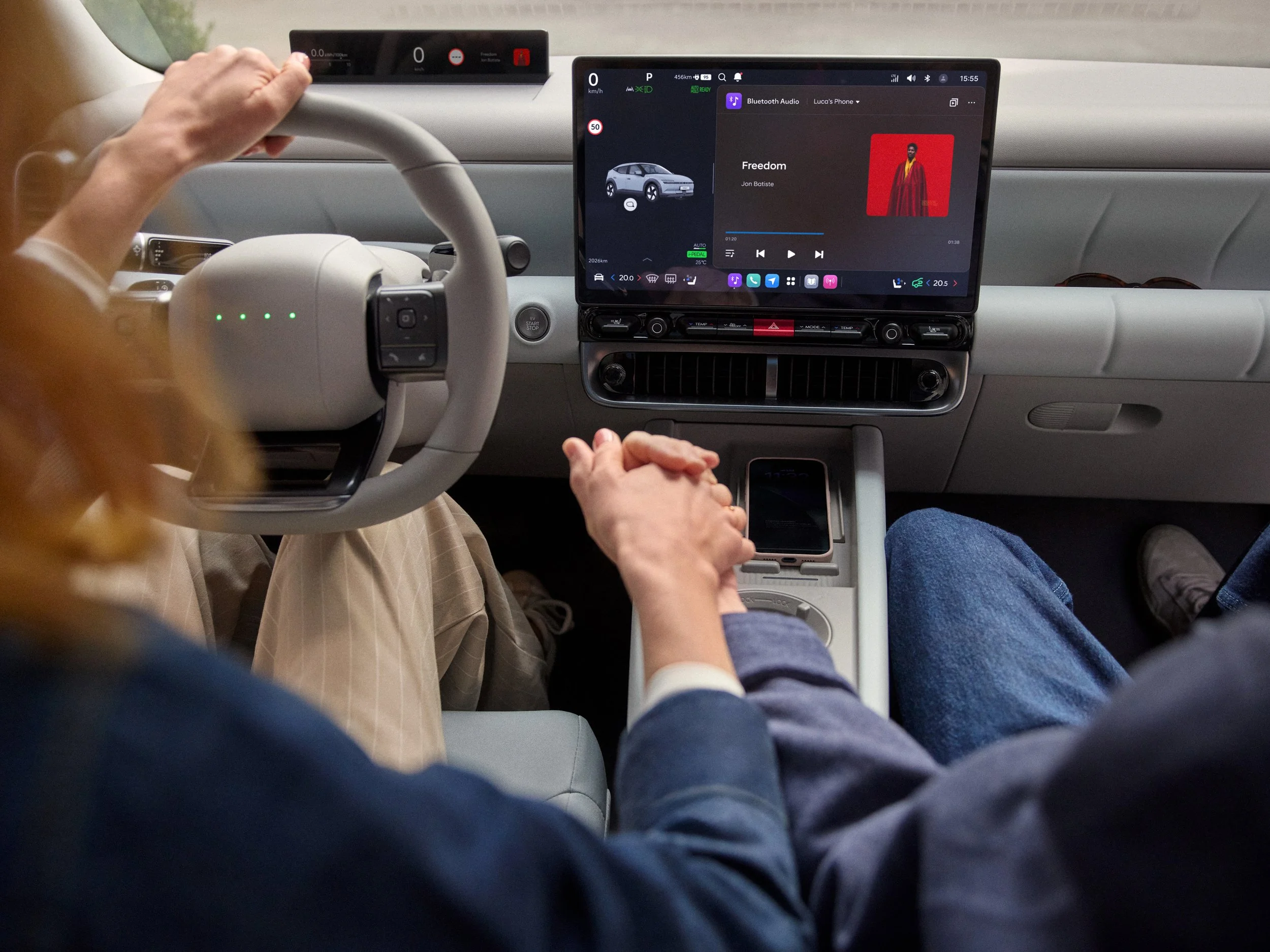 M29_INTERIOR_FRONT_HANDS_sRGB.jpg
