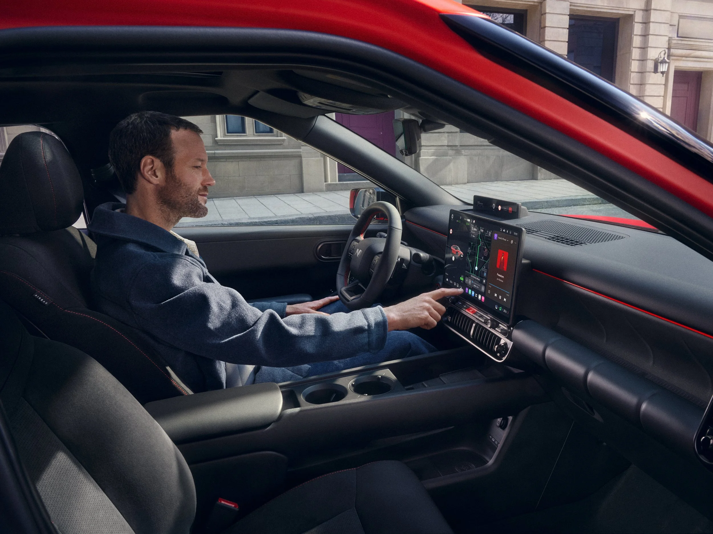 M07_HERO_INFOTAINMENT_INTERIOR_sRGB.jpg