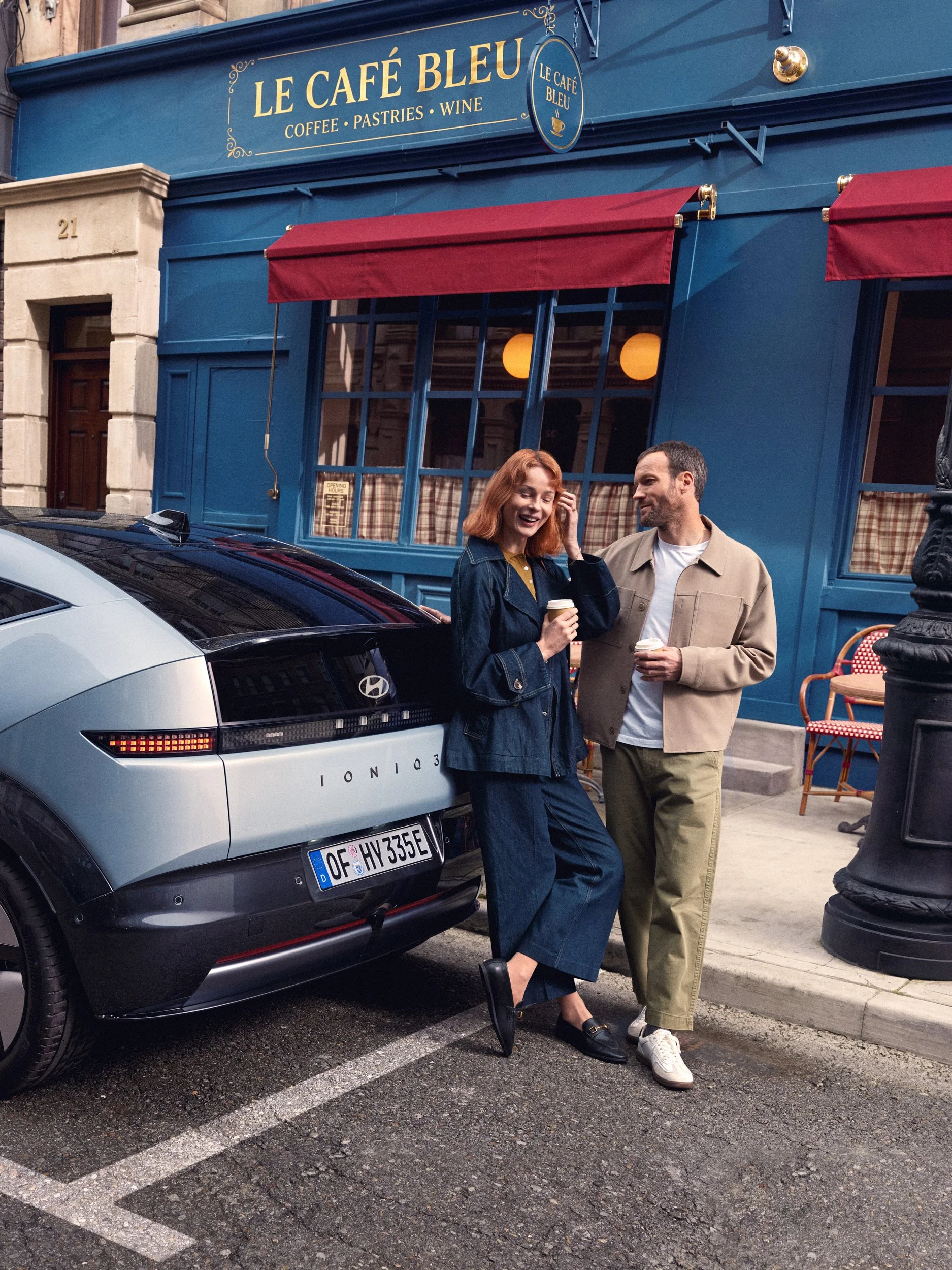 M30_EXTERIOR_COFFEE+CROISSANT_sRGB.jpg