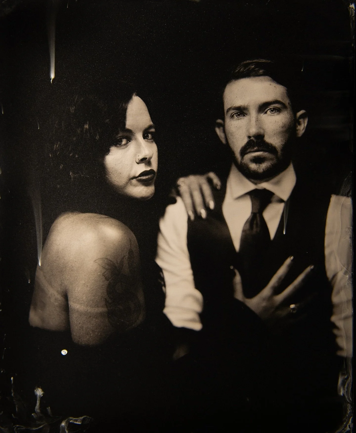 I dug this grave so deep for the two of us πͺ¦πͺπ₯
Absolutely over the moon about these tintypes that @davidnorbut slayed to celebrate our 5th wedding anniversary this month π€
Can’t wait to haunt the thrift shop that these land at in a hundre