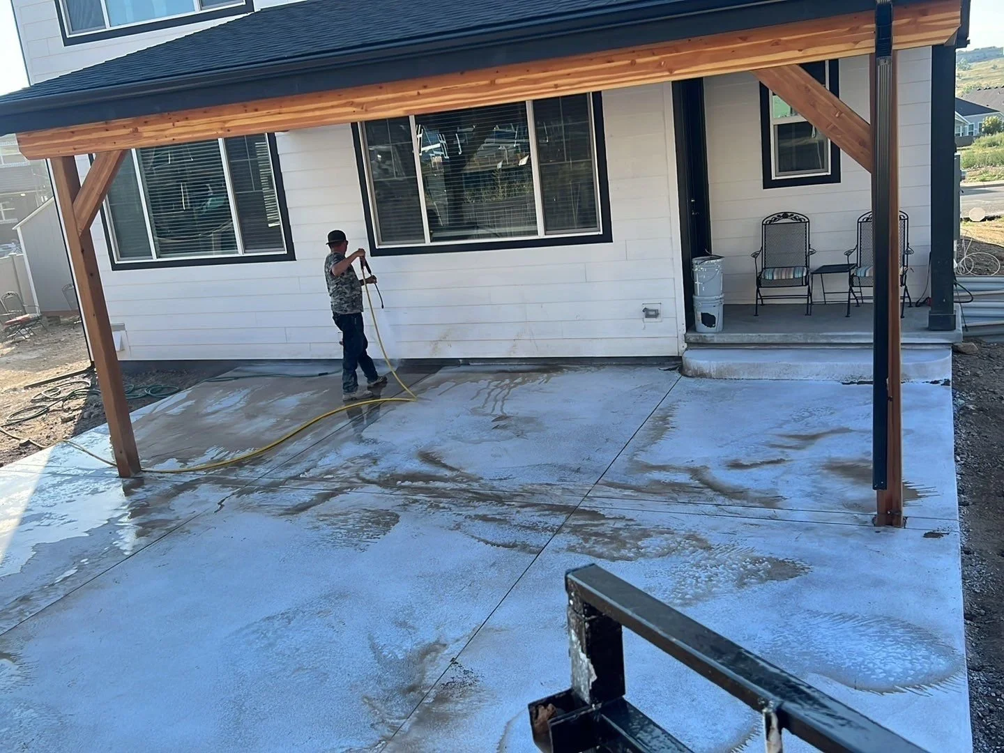 Applying the sand