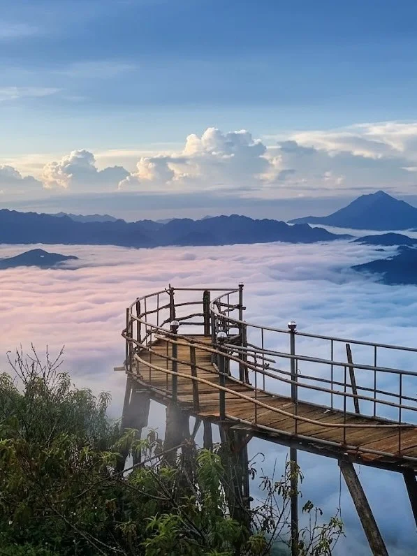 Cloud Hunting in Hang Kia