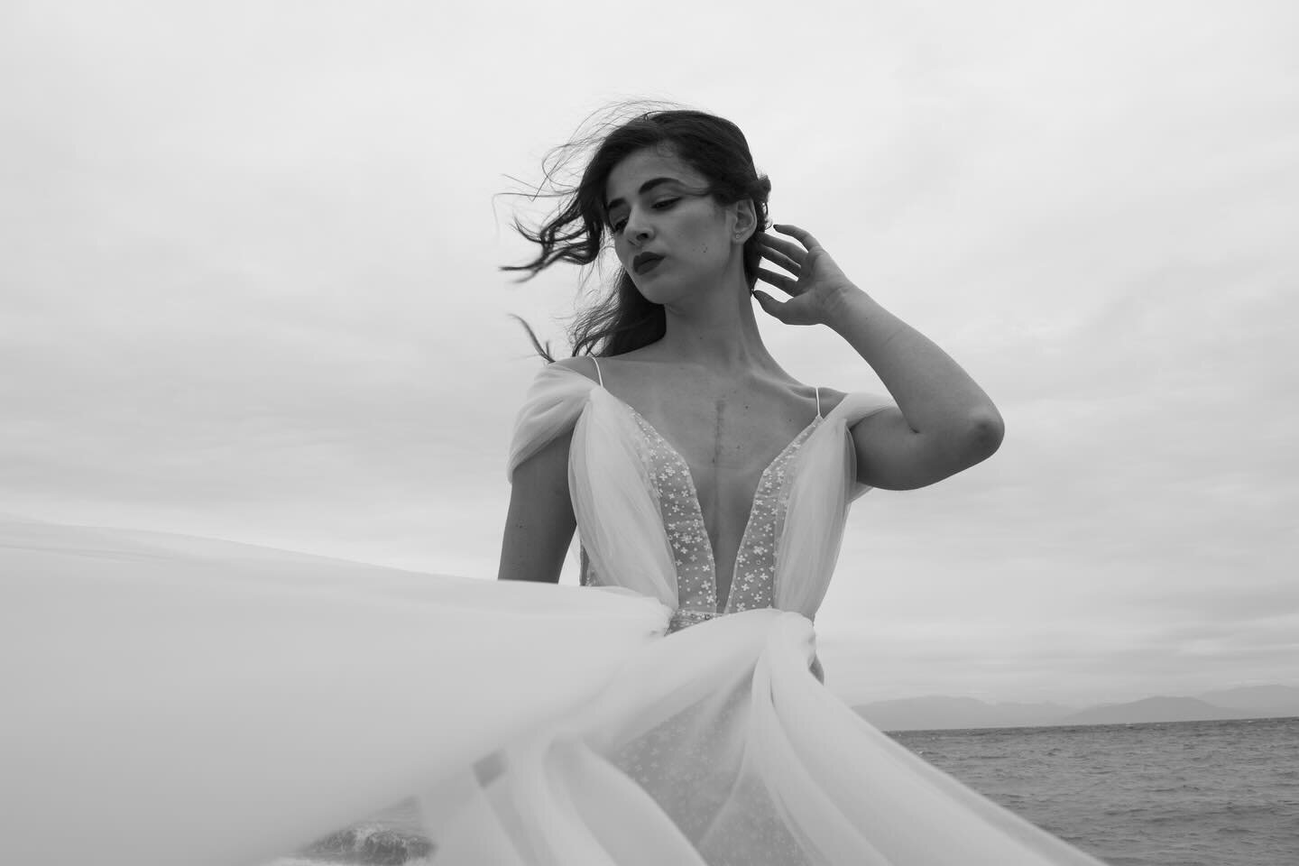 Many of you are asking us what makes our Manto Grammenou atelier unique.
It&rsquo;s a range of customization options that allows brides to create their dream gown that reflects their individual style and personality. From fabric selection to intricat